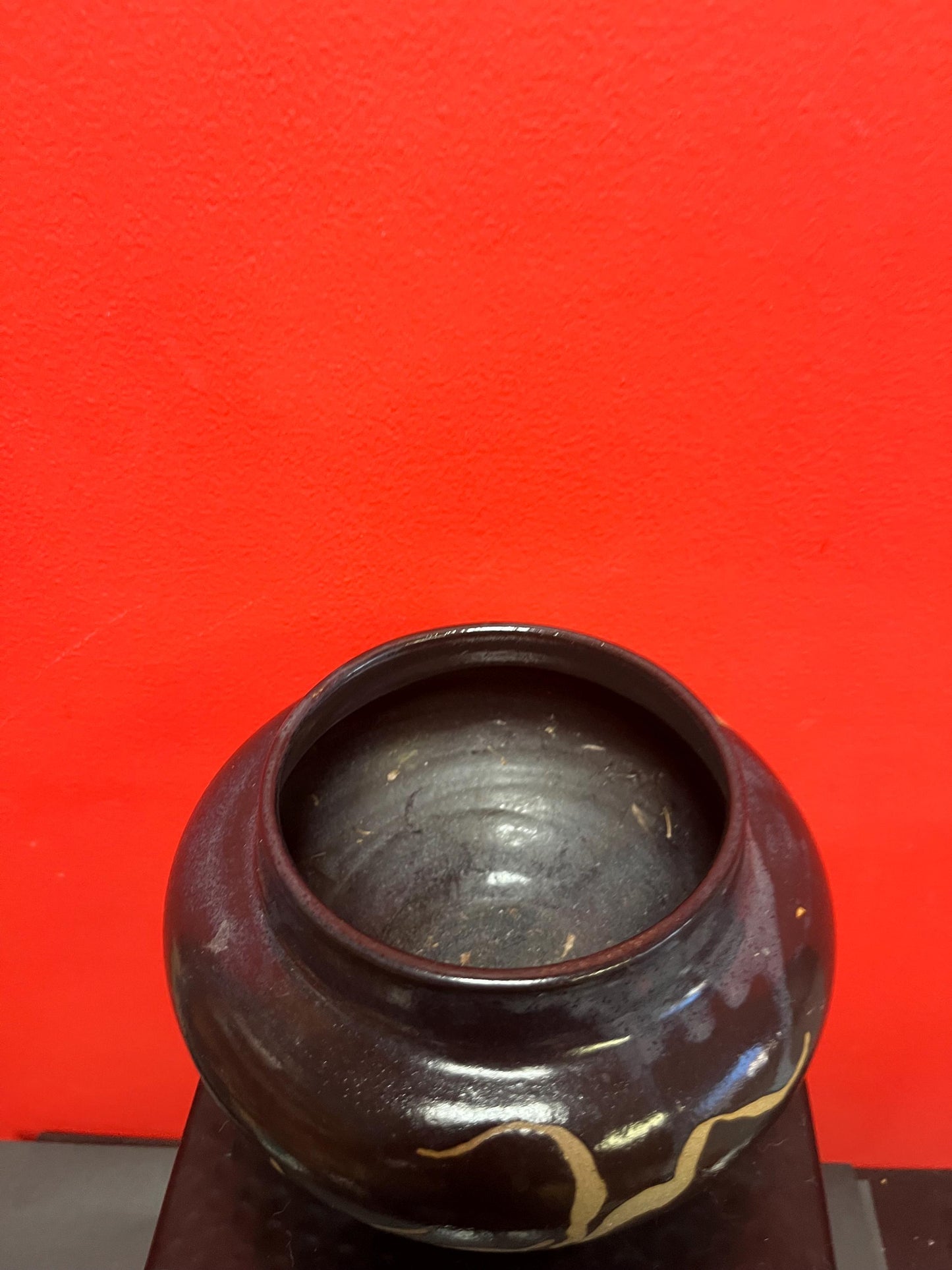 Lovely Canadian signed pottery vase   6 x 5 wide (at top)   beautiful detail and modernistic look  great gift