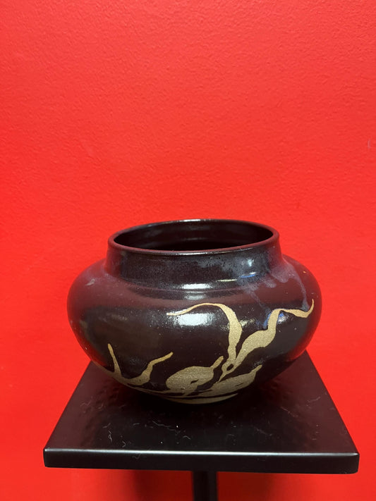 Lovely Canadian signed pottery vase   6 x 5 wide (at top)   beautiful detail and modernistic look  great gift