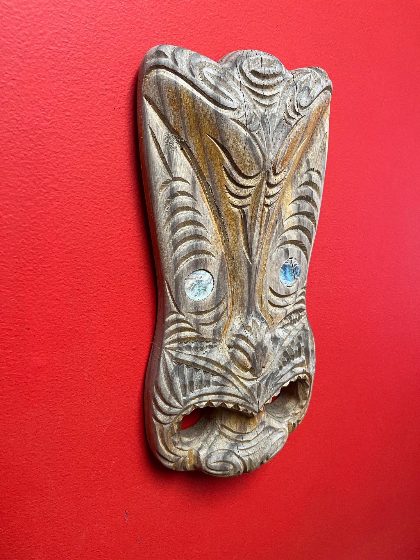 13 x 5 stunning New Zealand Maori mask with abalone eyes  amazing patina  ready to hang - super gift