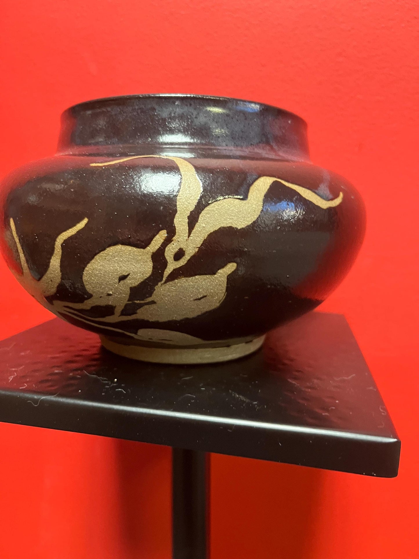 Lovely Canadian signed pottery vase   6 x 5 wide (at top)   beautiful detail and modernistic look  great gift