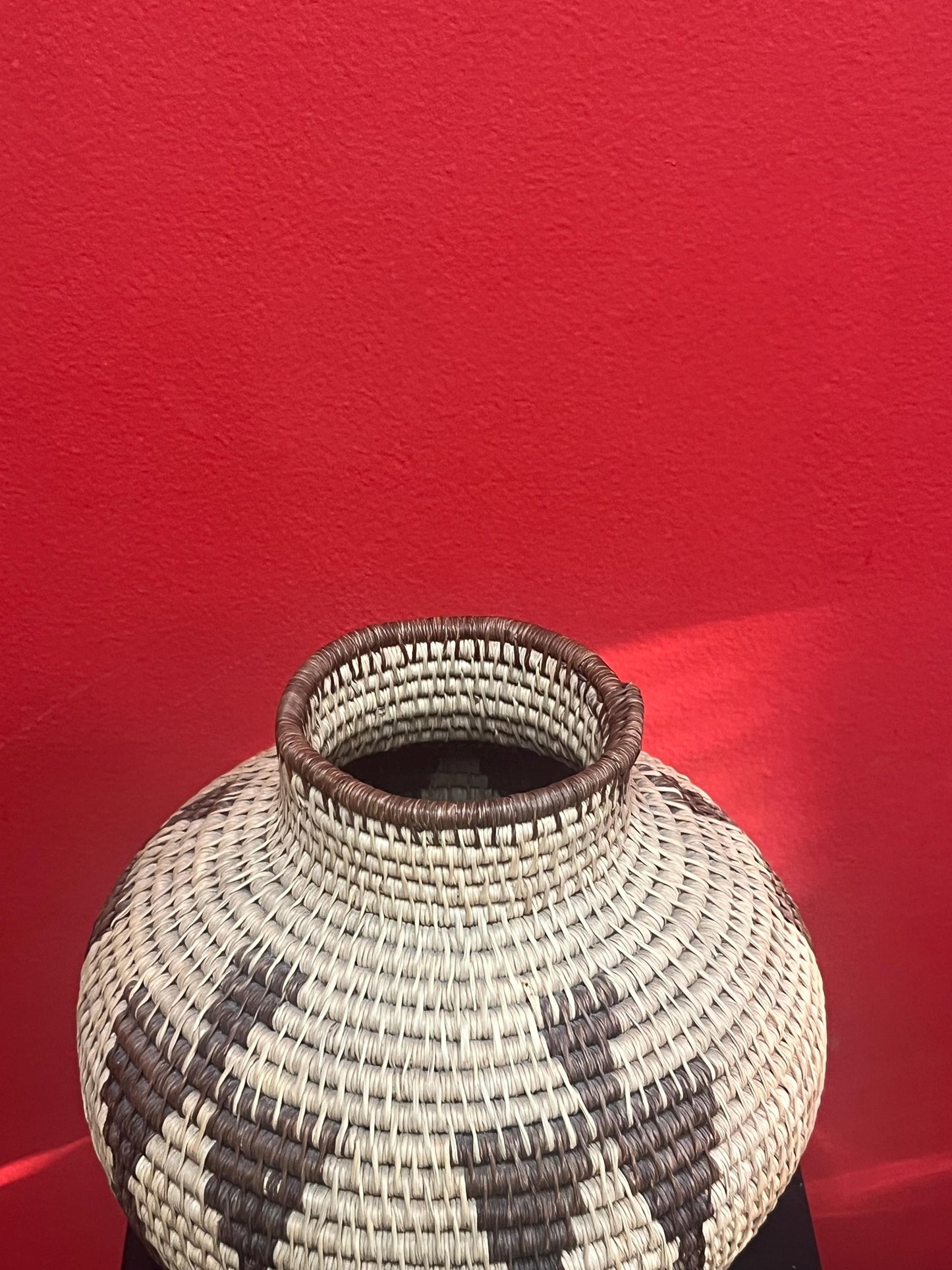 Lovely 8 inch southwestern Navajo American basket bowl  - great condition  good value