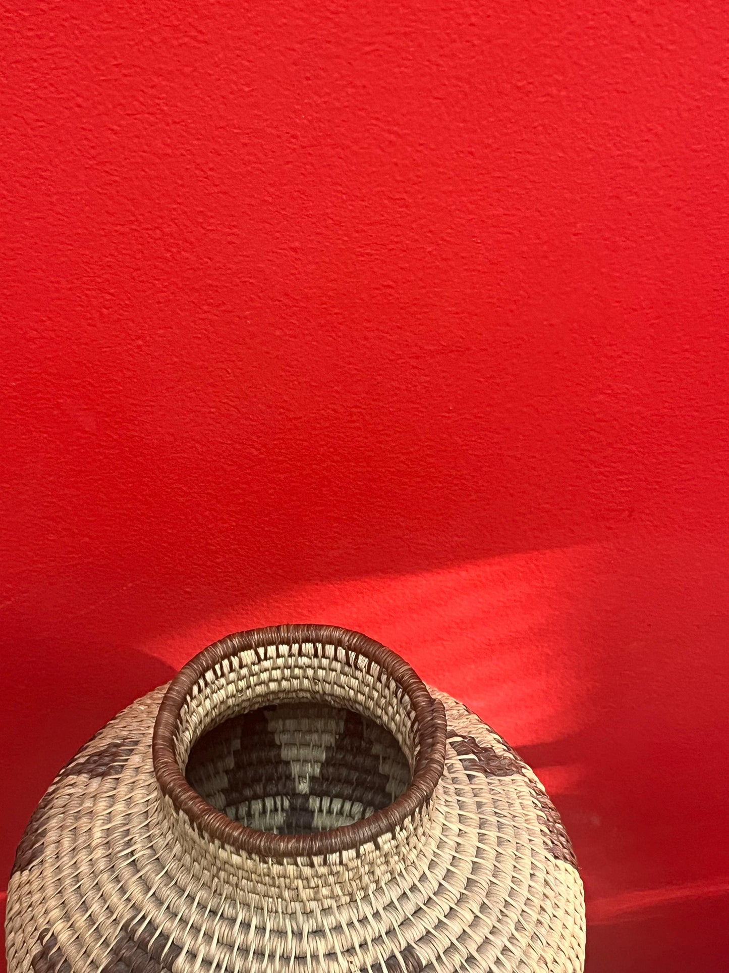 Lovely 8 inch southwestern Navajo American basket bowl  - great condition  good value