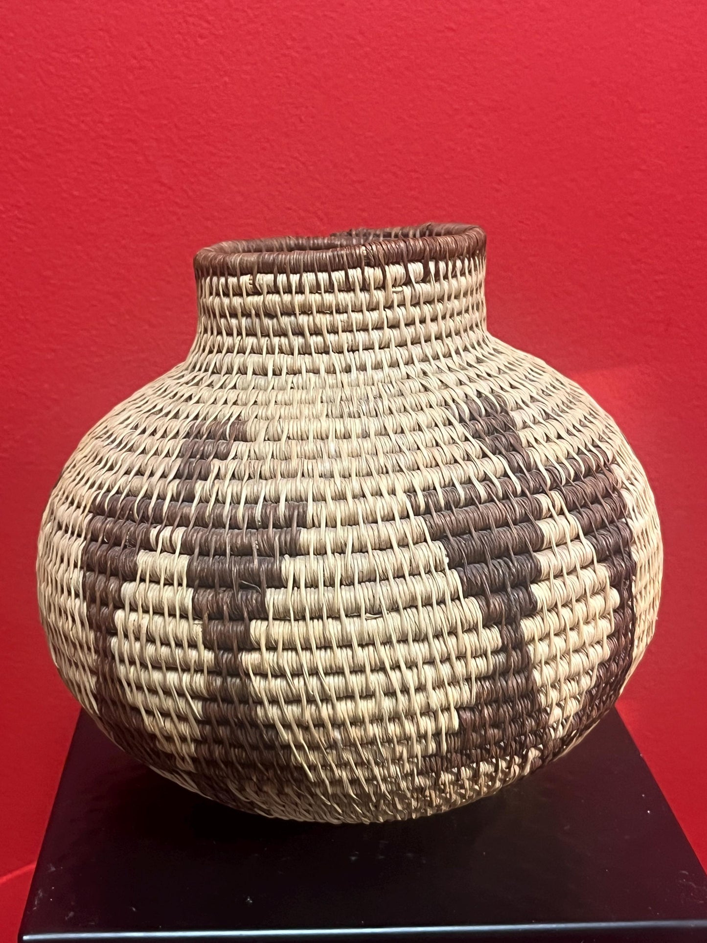 Lovely 8 inch southwestern Navajo American basket bowl  - great condition  good value