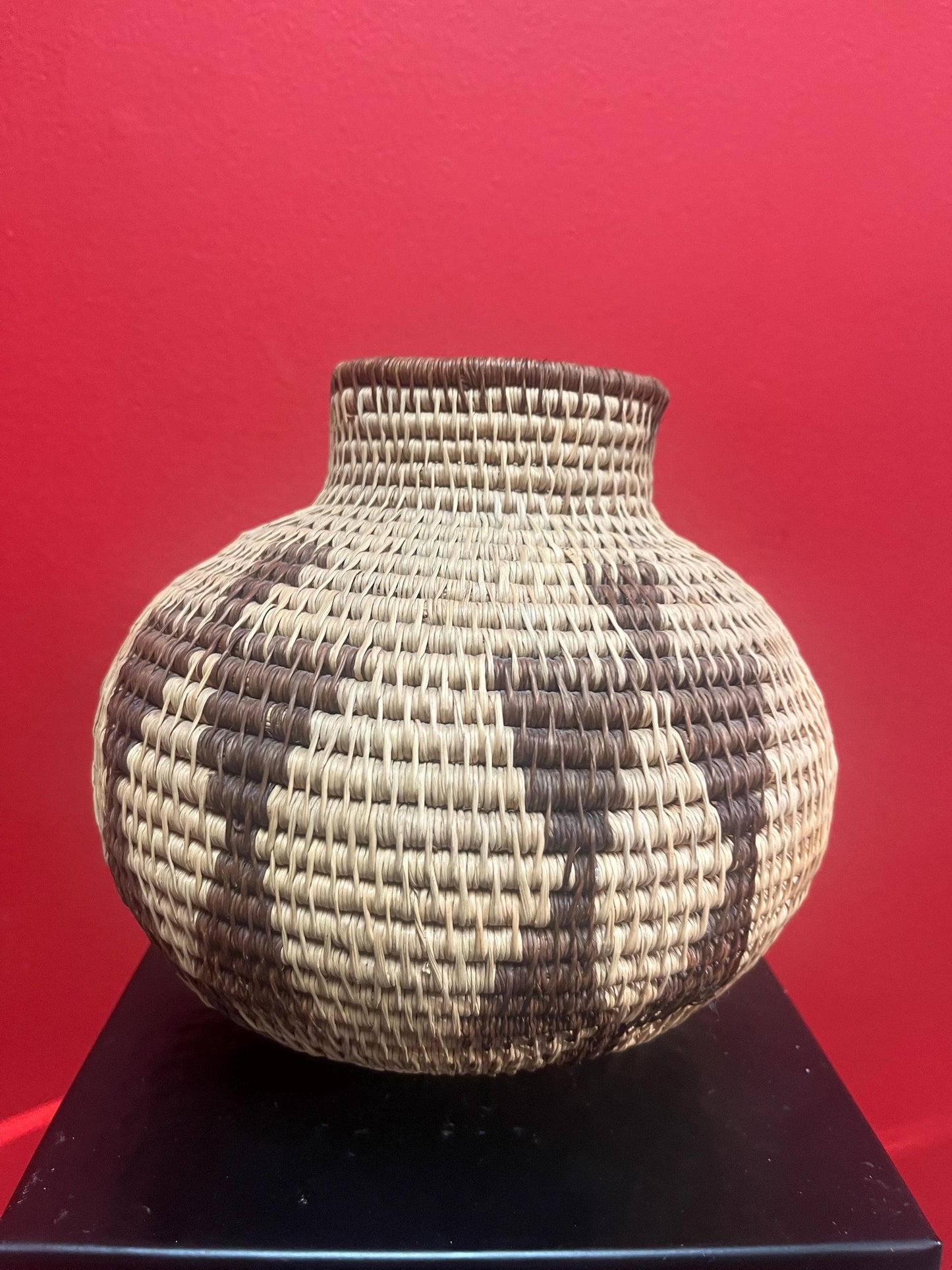 Lovely 8 inch southwestern Navajo American basket bowl  - great condition  good value