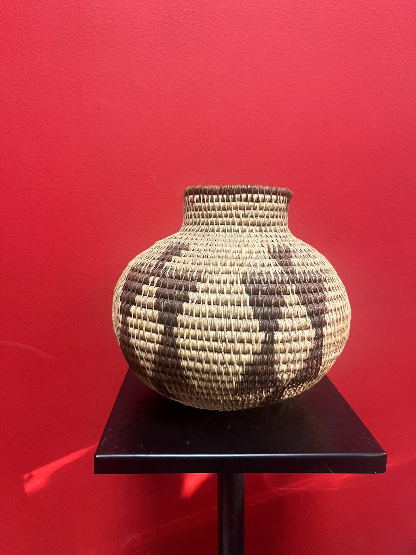 Lovely 8 inch southwestern Navajo American basket bowl  - great condition  good value