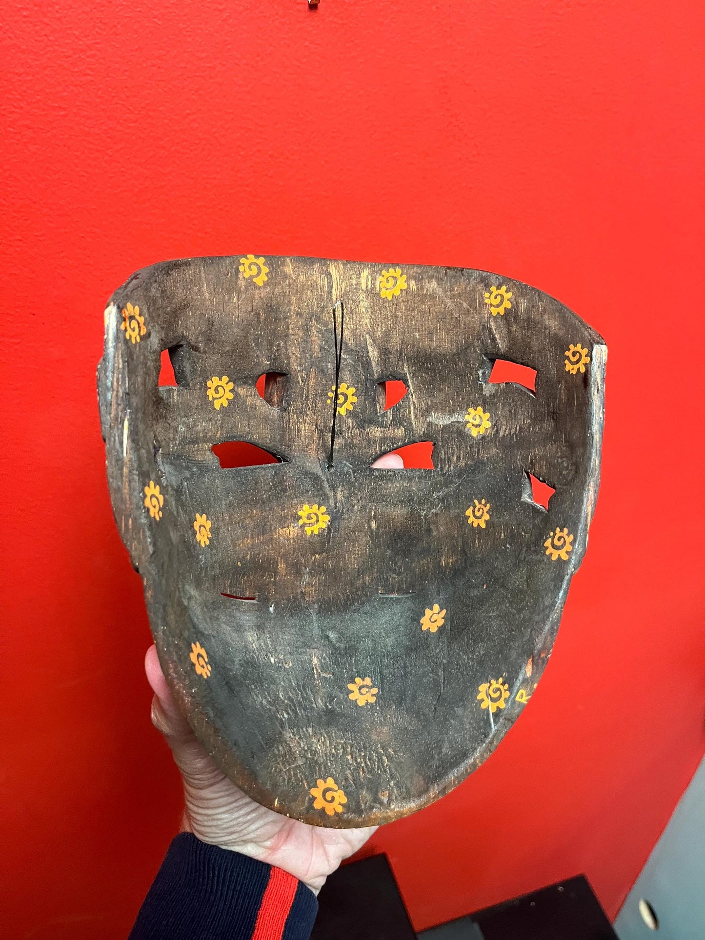 Beautiful 9 x 7“ inch wide heavily decorated Asian mask  ready to hang  ready to gift