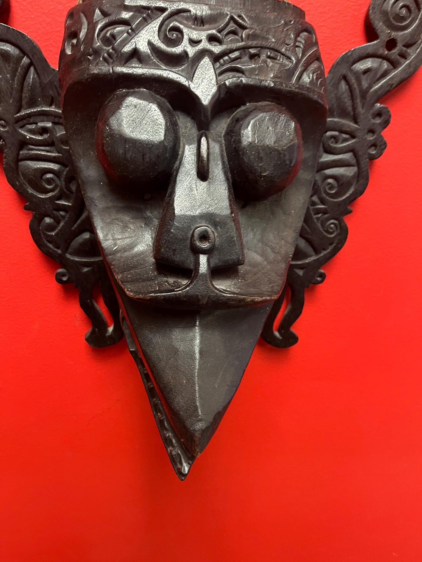 Beautiful vintage Malaysian 17 x 14 wide reticulating mask   great detail and wonderful imagery in good condition