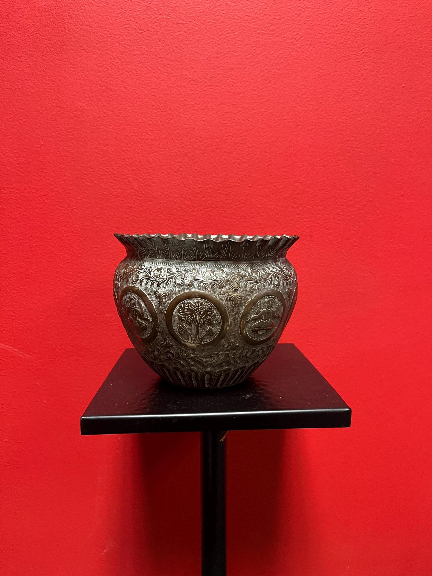 Beautiful 6 x 5 high antique Indian brass planter pot  wonderful detail and quality with an amazing patina  wow  the imagery