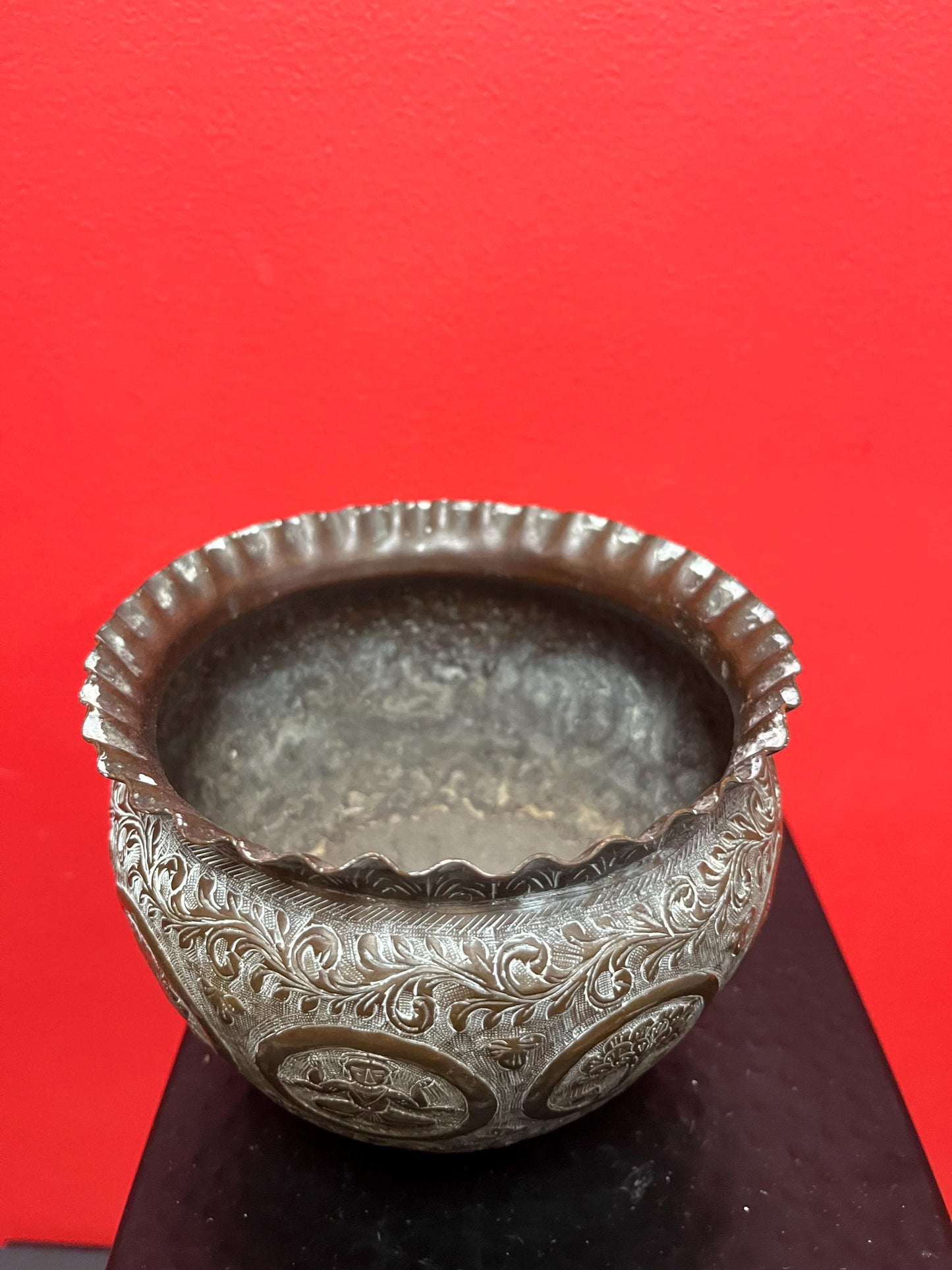 Beautiful 6 x 5 high antique Indian brass planter pot  wonderful detail and quality with an amazing patina  wow  the imagery