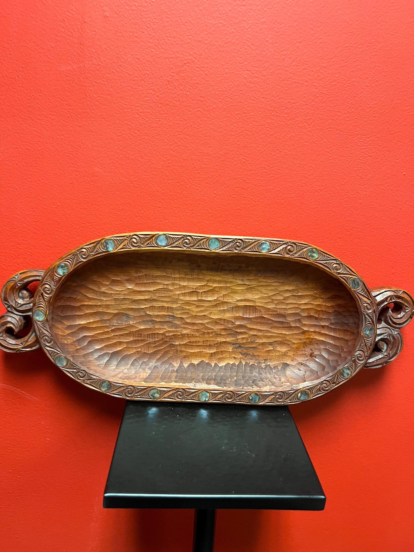 Stunning 18 x 9  inch wide New Zealand Maori feast bowl with Abalone shell  1950s  grade A  detail