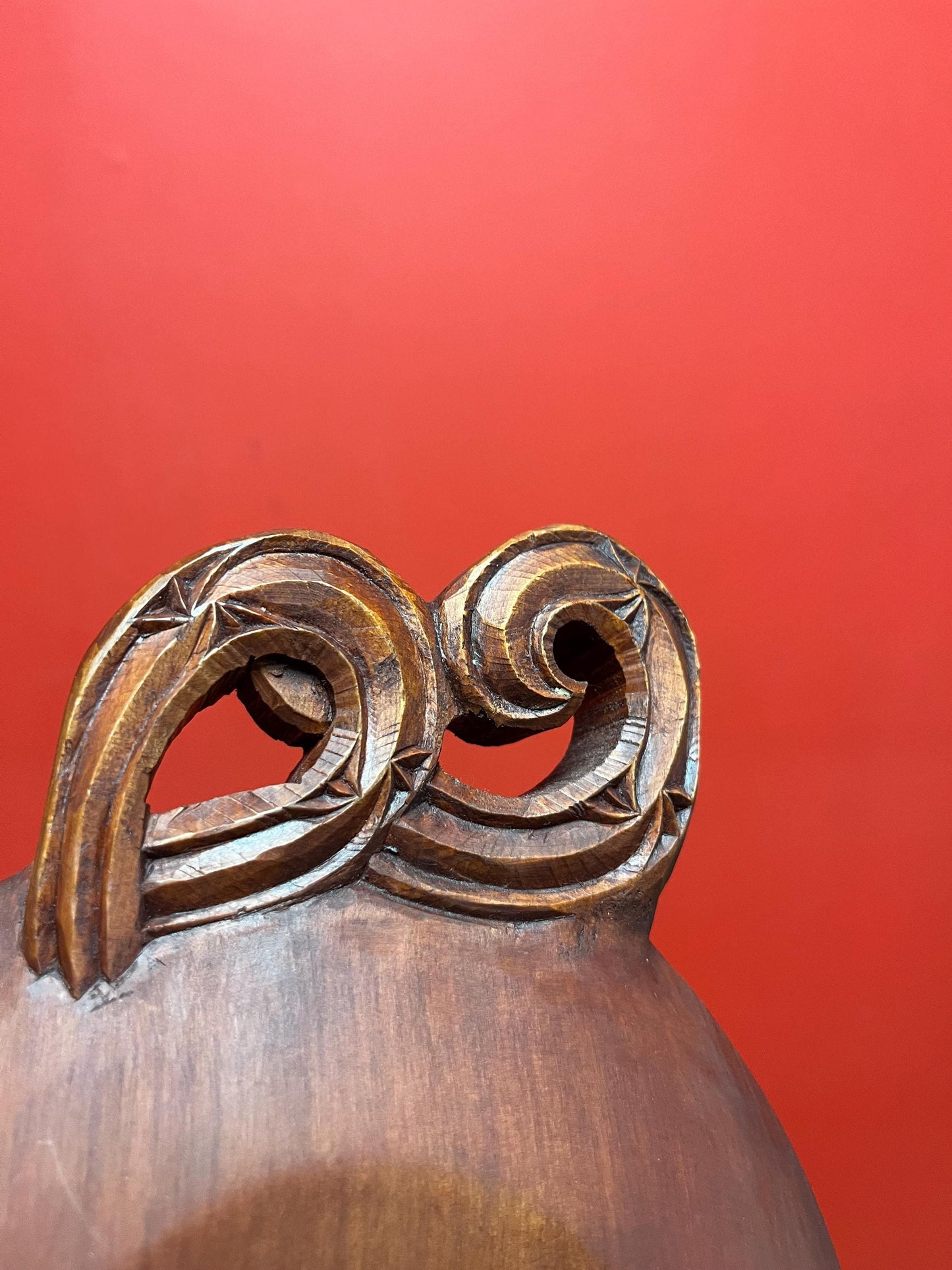 Stunning 18 x 9  inch wide New Zealand Maori feast bowl with Abalone shell  1950s  grade A  detail