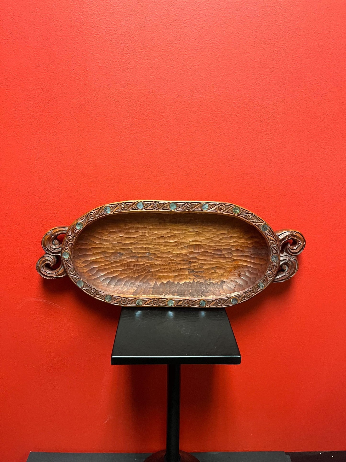 Stunning 18 x 9  inch wide New Zealand Maori feast bowl with Abalone shell  1950s  grade A  detail