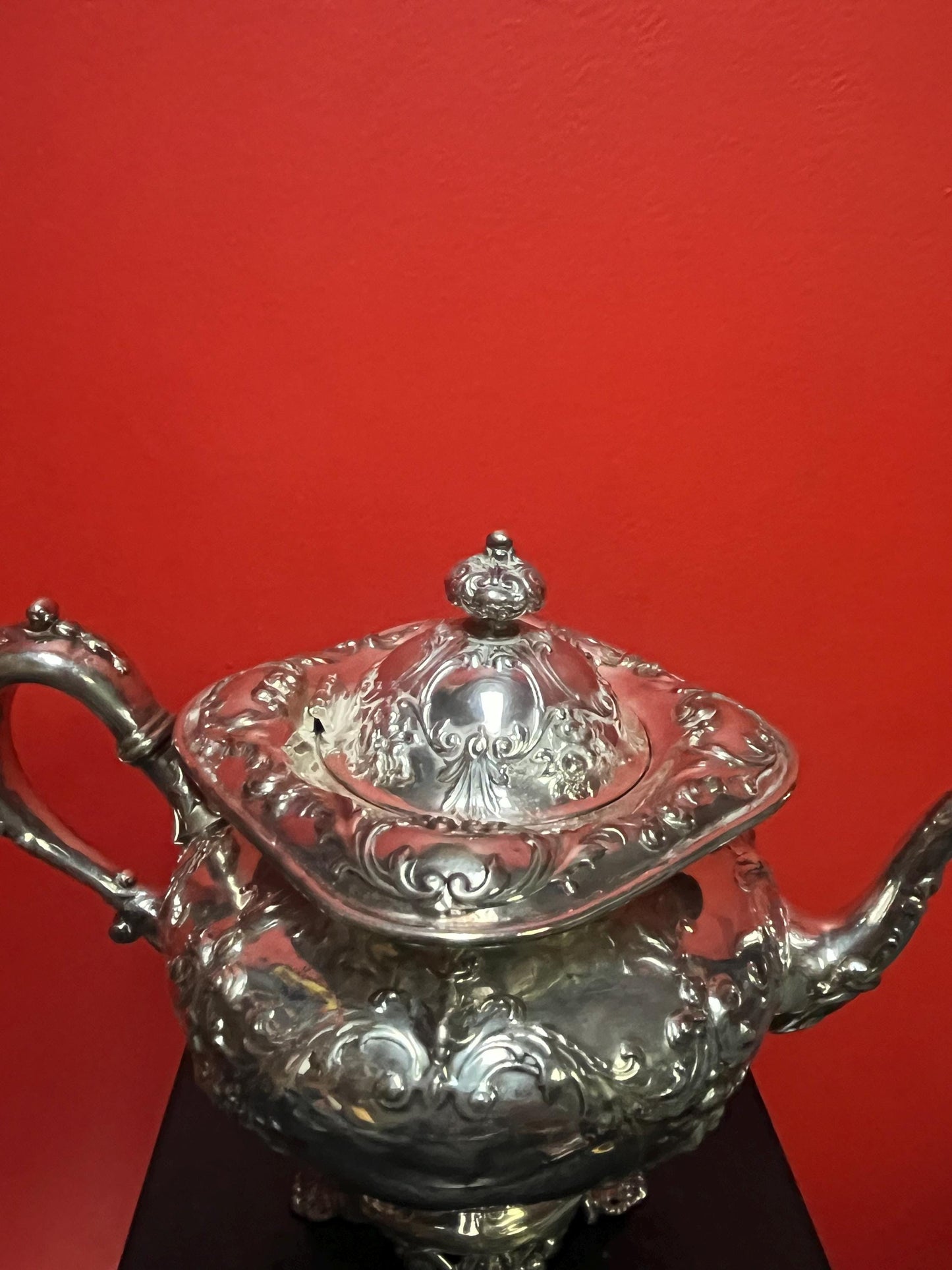 Beautiful 10 x 9“ high quality and English  antique silver plated teapot  great condition and ready to use  perfect gift  tea time!!