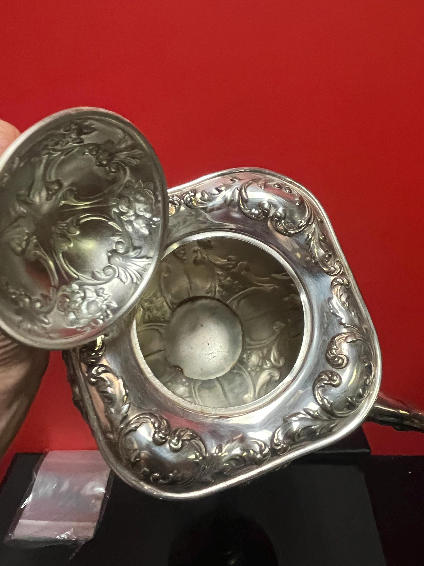 Beautiful 10 x 9“ high quality and English  antique silver plated teapot  great condition and ready to use  perfect gift  tea time!!