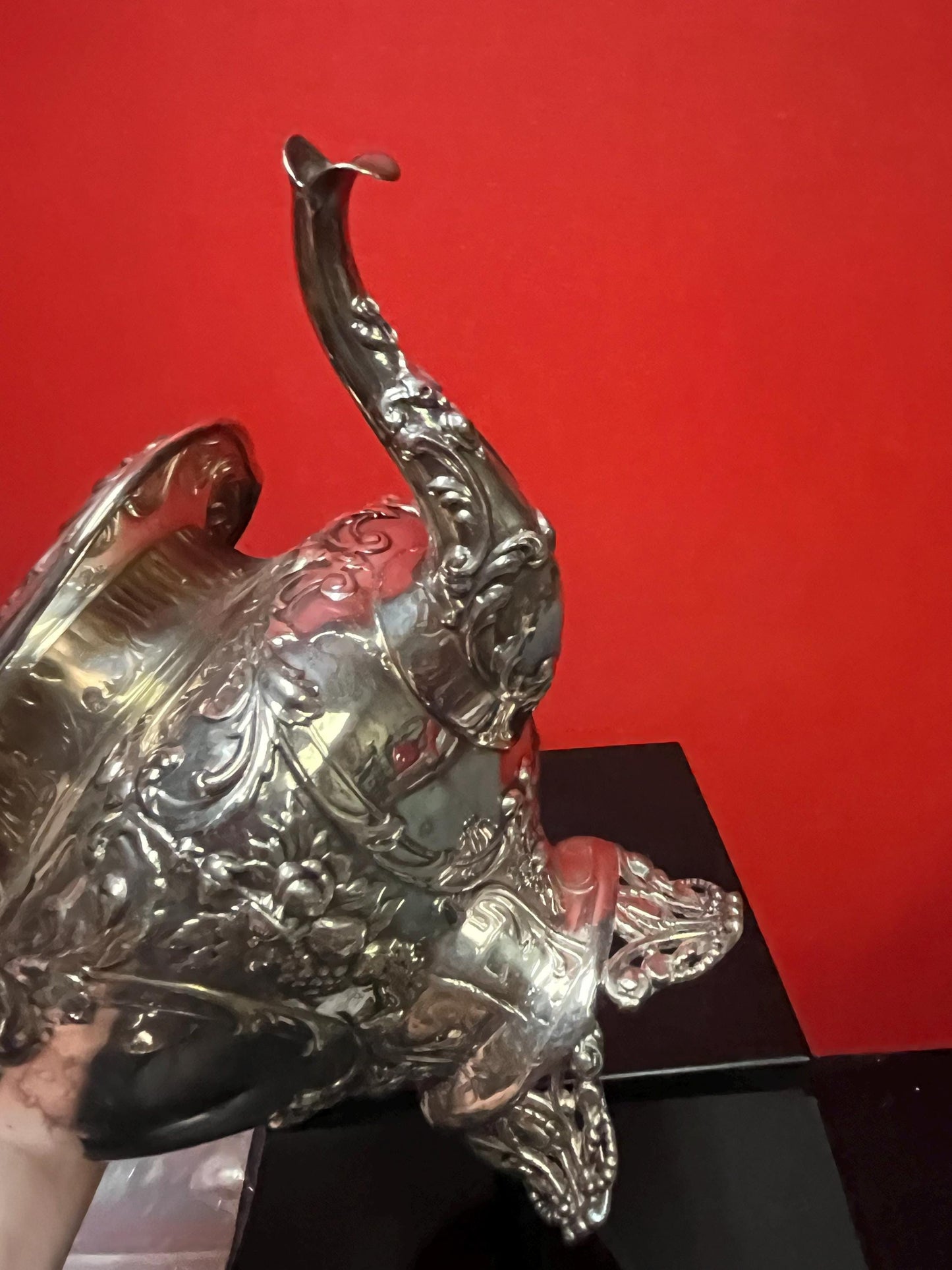 Beautiful 10 x 9“ high quality and English  antique silver plated teapot  great condition and ready to use  perfect gift  tea time!!