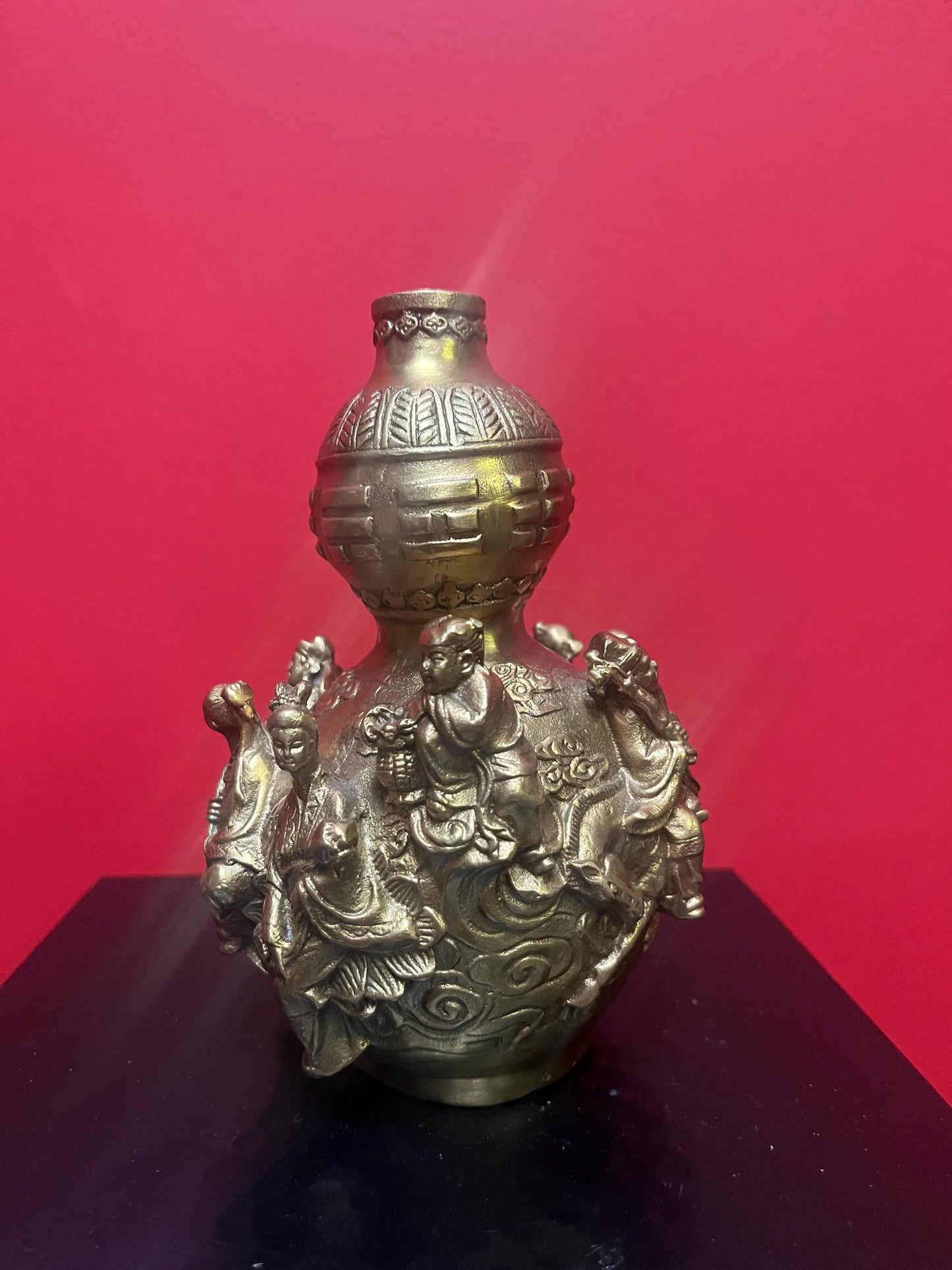 Magnificent 6 inch tall Chinese gilded bronze vase depicting Confucius - stunning piece