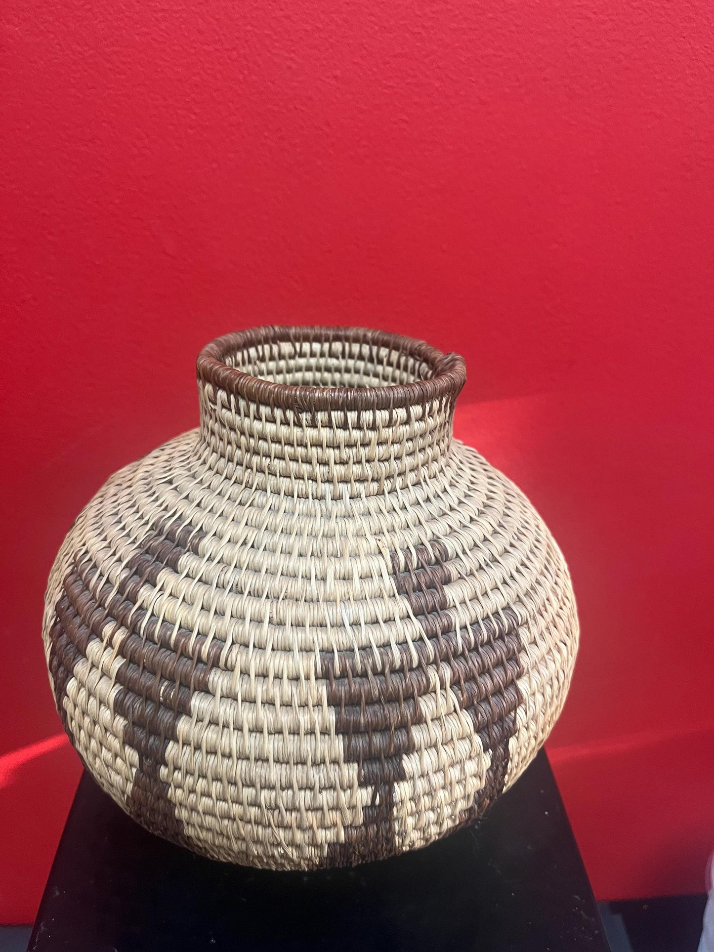 Lovely 8 inch southwestern Navajo American basket bowl  - great condition  good value