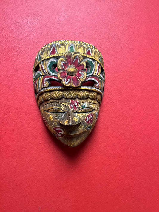 Beautiful 9 x 7“ inch wide heavily decorated Asian mask  ready to hang  ready to gift