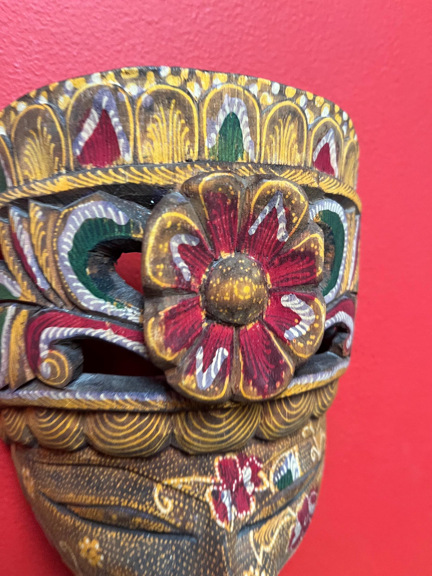 Beautiful 9 x 7“ inch wide heavily decorated Asian mask  ready to hang  ready to gift