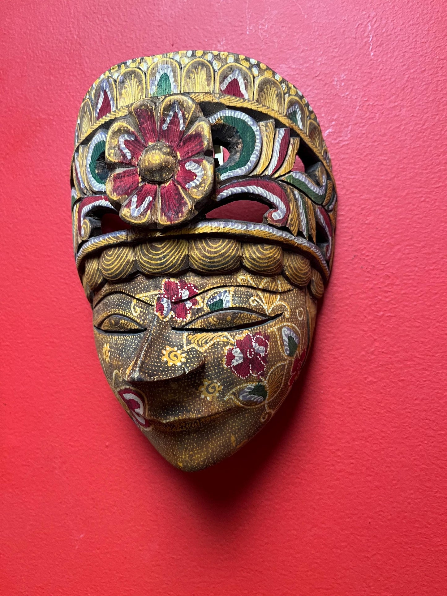 Beautiful 9 x 7“ inch wide heavily decorated Asian mask  ready to hang  ready to gift