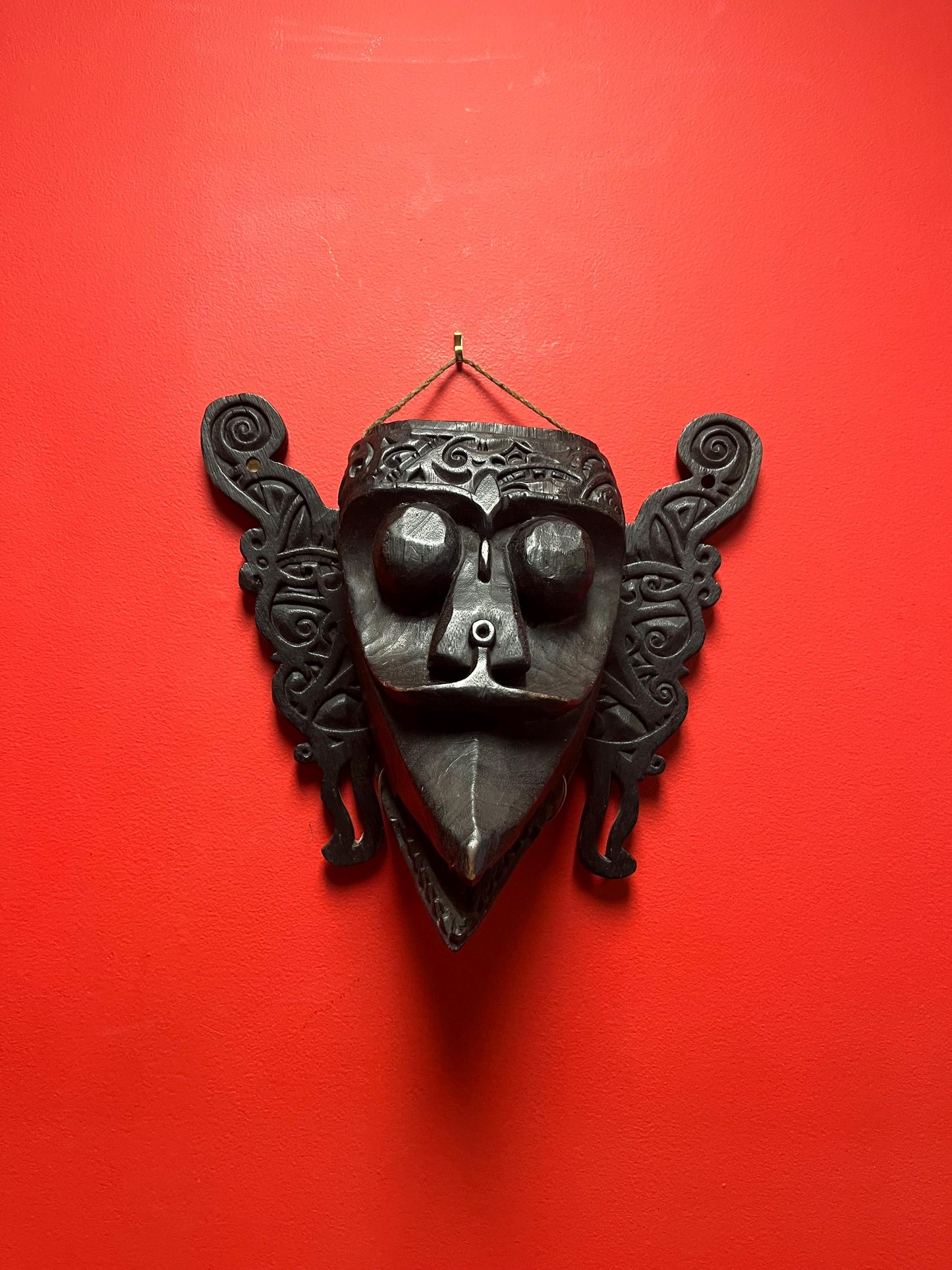 Beautiful vintage Malaysian 17 x 14 wide reticulating mask   great detail and wonderful imagery in good condition