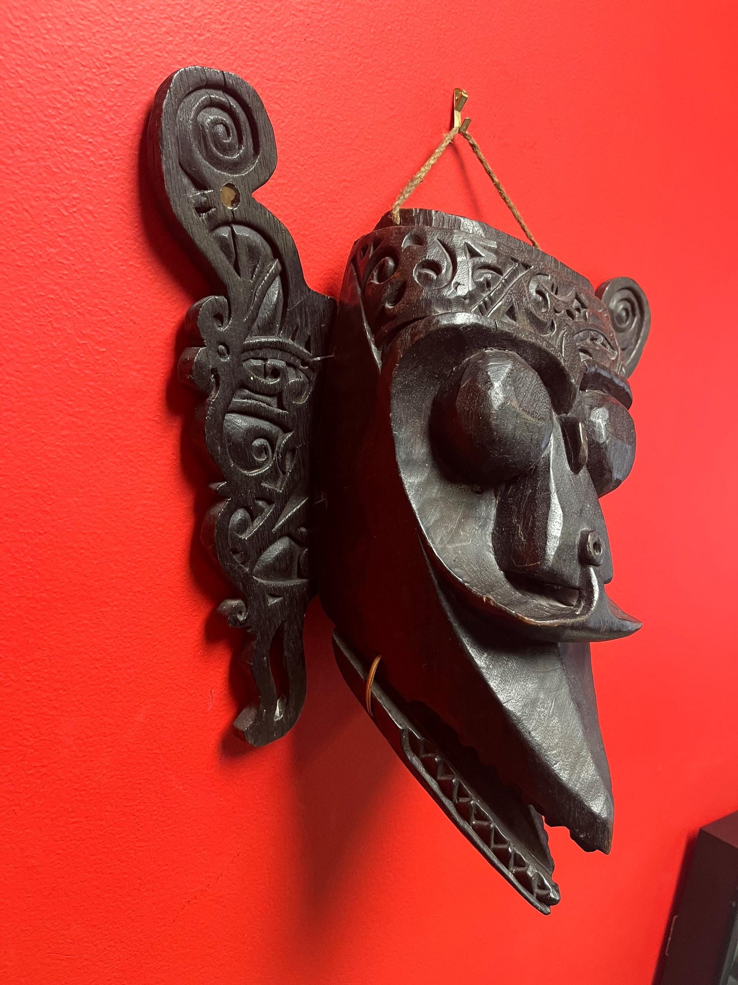 Beautiful vintage Malaysian 17 x 14 wide reticulating mask   great detail and wonderful imagery in good condition