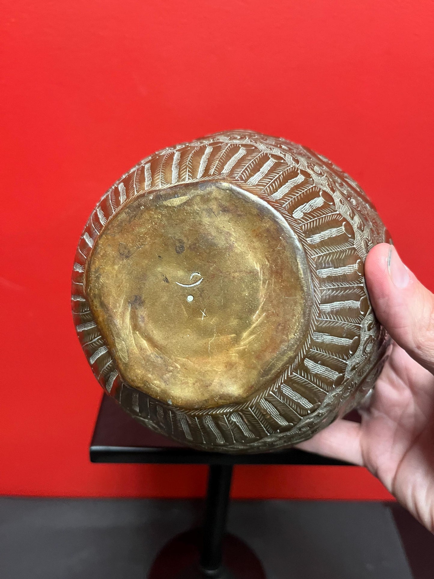 Beautiful 6 x 5 high antique Indian brass planter pot  wonderful detail and quality with an amazing patina  wow  the imagery