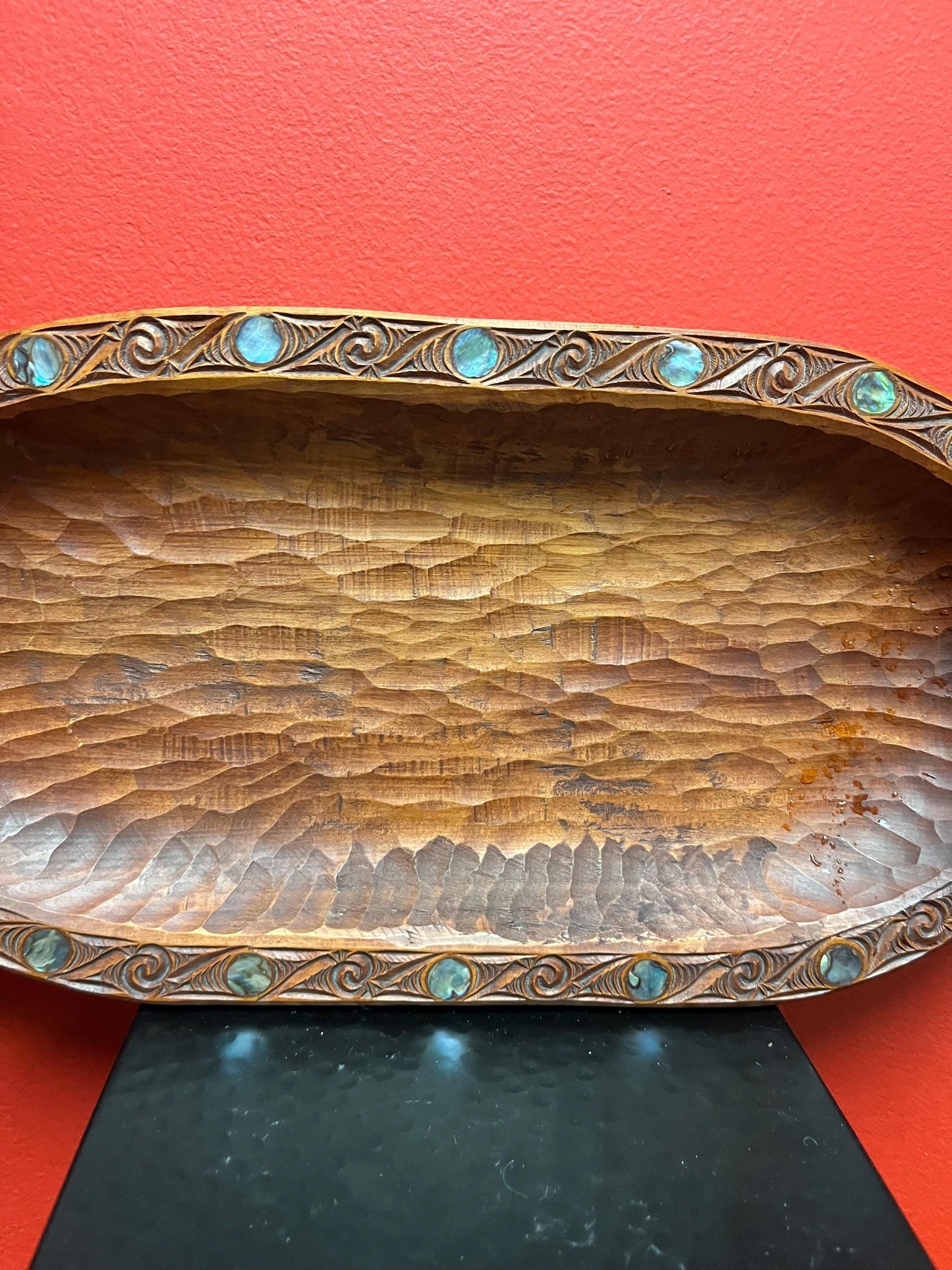Stunning 18 x 9  inch wide New Zealand Maori feast bowl with Abalone shell  1950s  grade A  detail