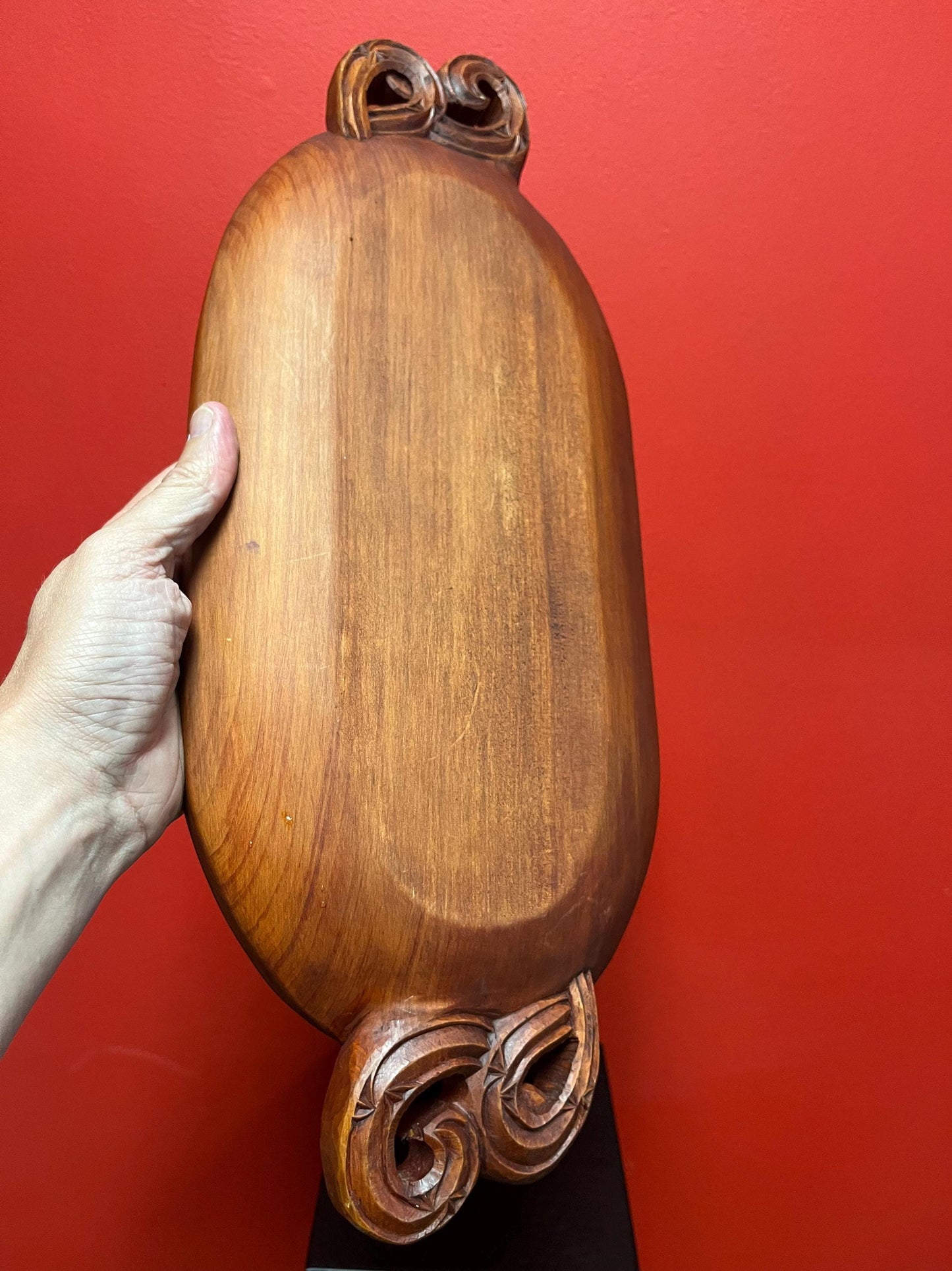 Stunning 18 x 9  inch wide New Zealand Maori feast bowl with Abalone shell  1950s  grade A  detail