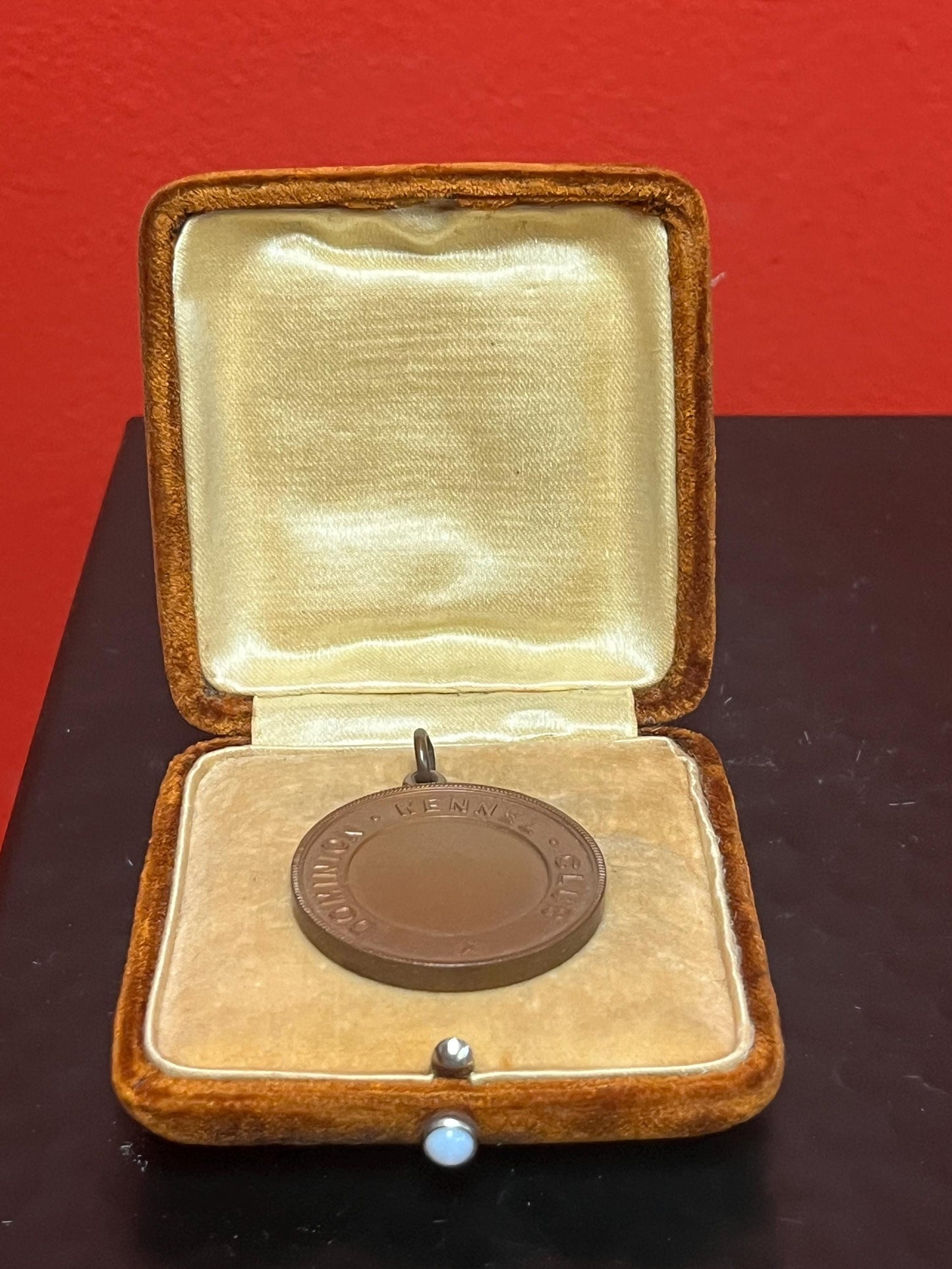 2 inch dominion kennel club medal n cool box  great gift