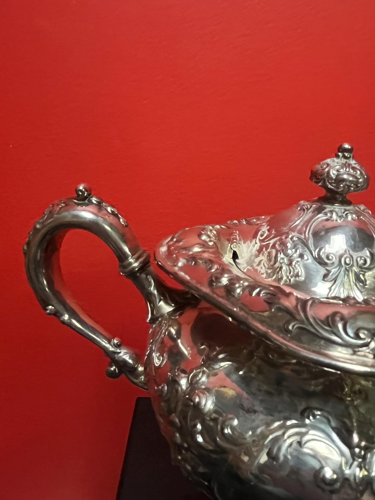 Beautiful 10 x 9“ high quality and English  antique silver plated teapot  great condition and ready to use  perfect gift  tea time!!
