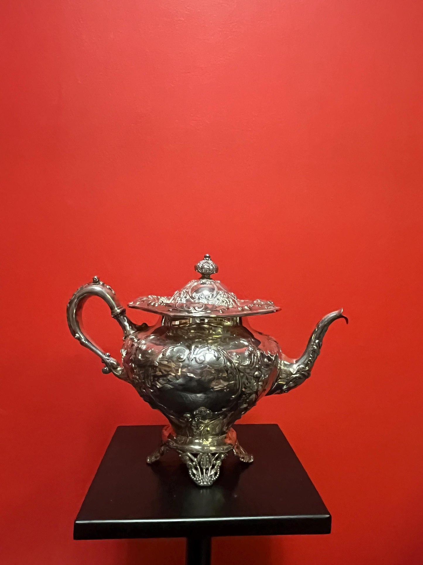 Beautiful 10 x 9“ high quality and English  antique silver plated teapot  great condition and ready to use  perfect gift  tea time!!