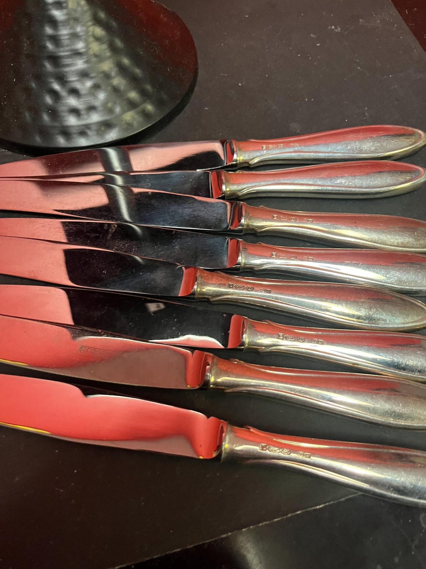 Gorgeous set of eight silver plated German dinner knives  great value  great condition need polishing and 10 inches long