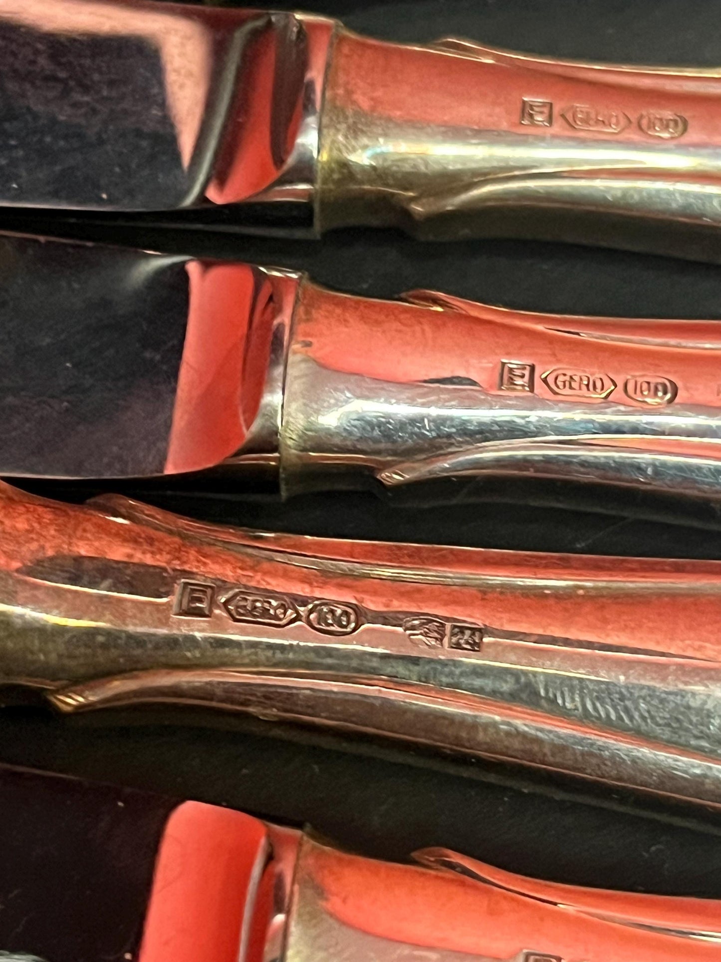 Gorgeous set of eight silver plated German dinner knives  great value  great condition need polishing and 10 inches long