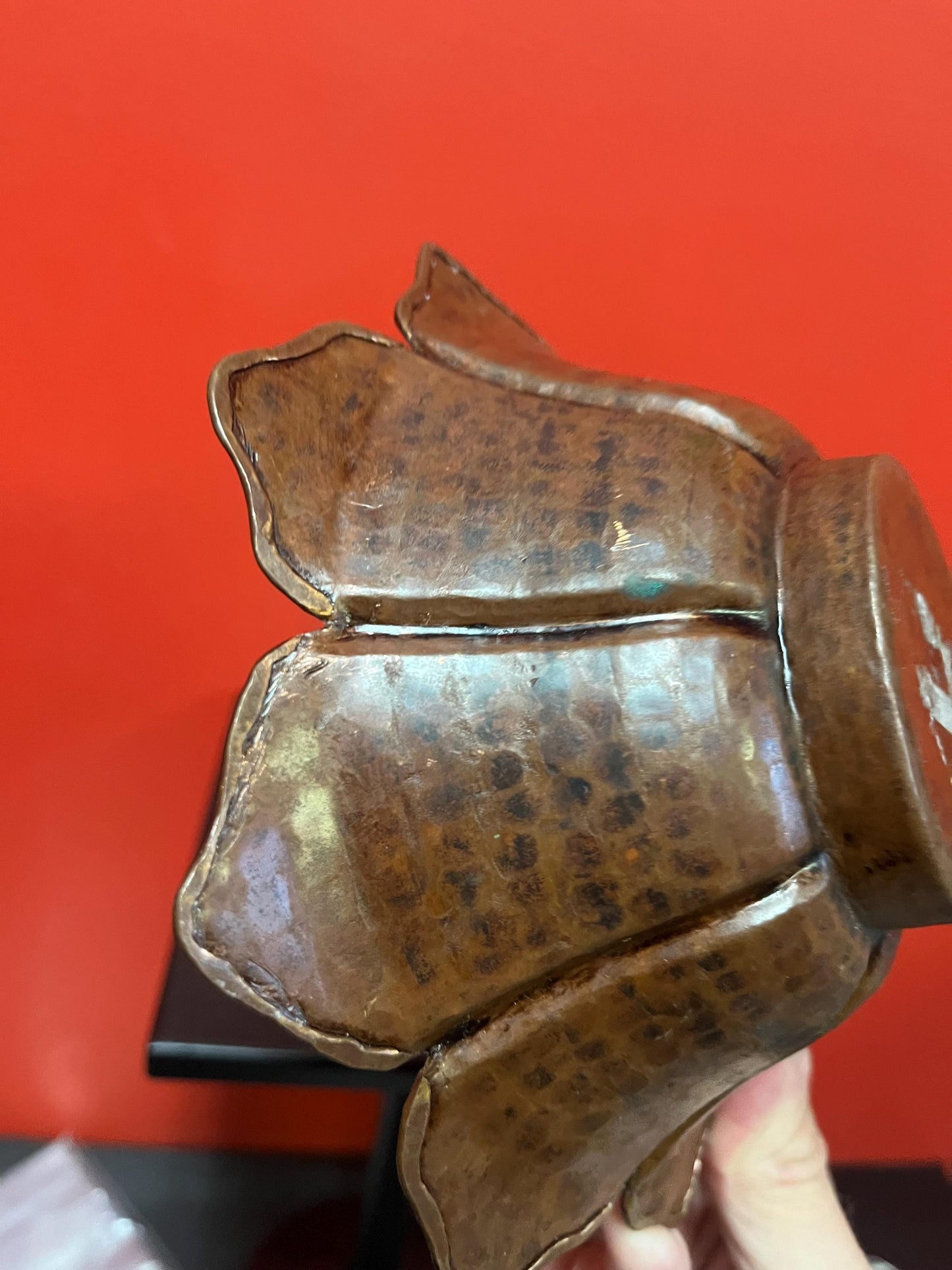 Antique  7 x 2“ tall copper hammered leaf shaped bowl  useful and wonderful decor  wow