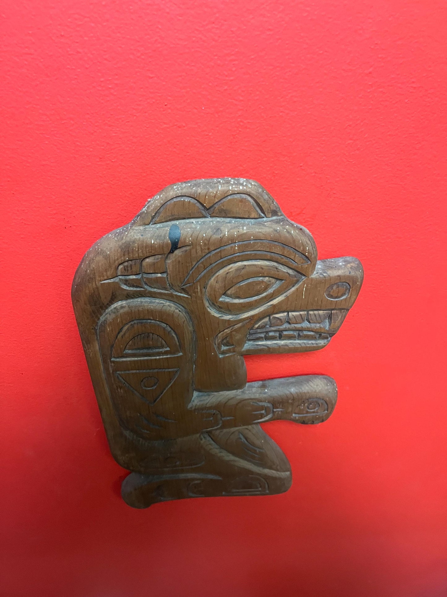 16 x 9 inch cedar bear  indigenous First Nations Pacific Northwest bear plaque  great detail  unsigned  good value  wow