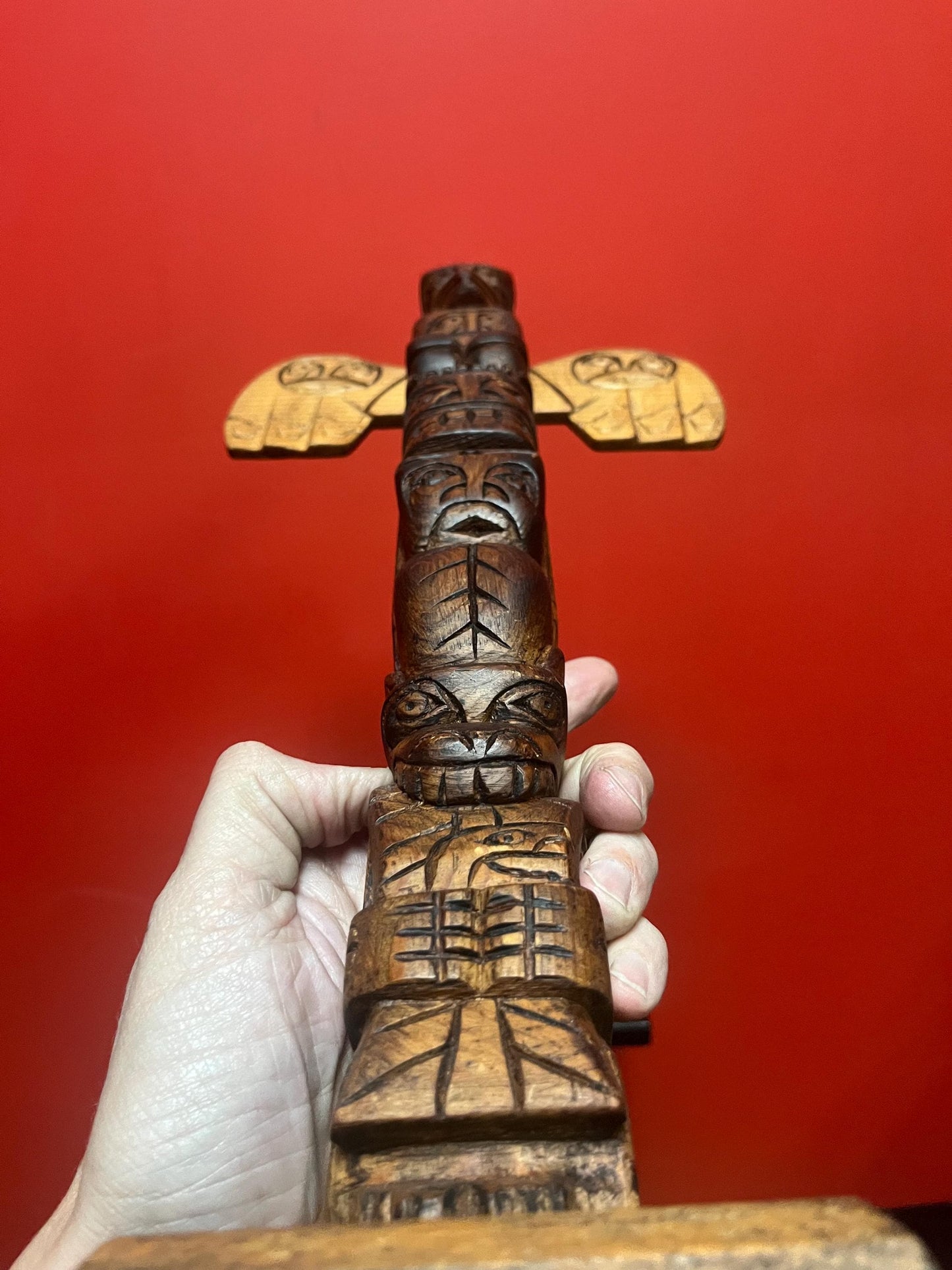 17 x 8“ wide signed Leo Alexander vintage cedar totem pole with great detail  indigenous first nations Pacific northwest coast