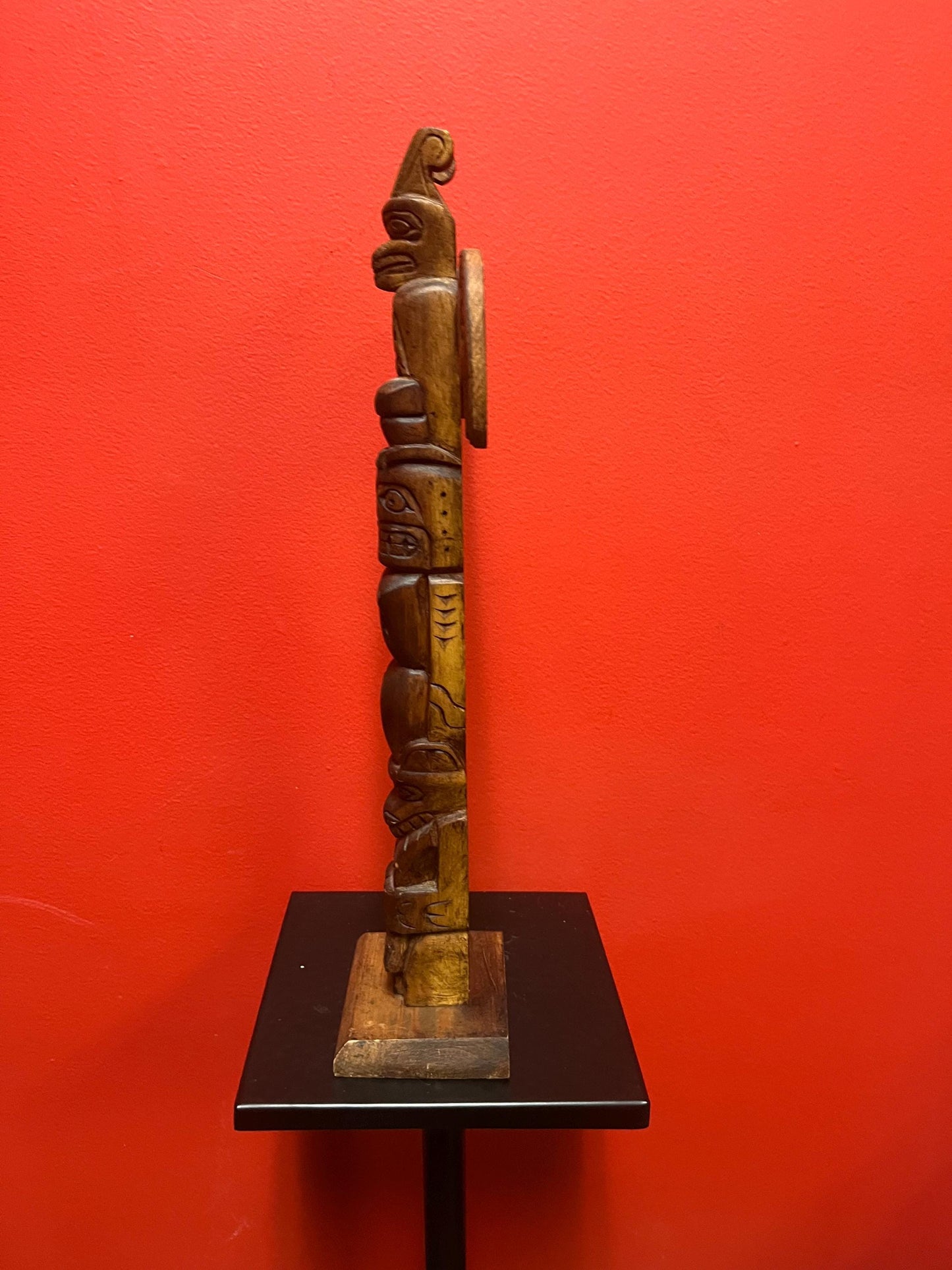 17 x 8“ wide signed Leo Alexander vintage cedar totem pole with great detail  indigenous first nations Pacific northwest coast