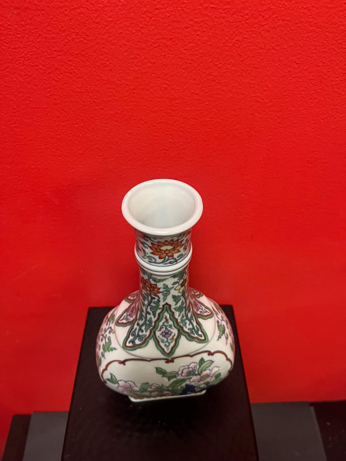 Lovely 10 inch tall signed Chinese porcelain vase with great unusual shape