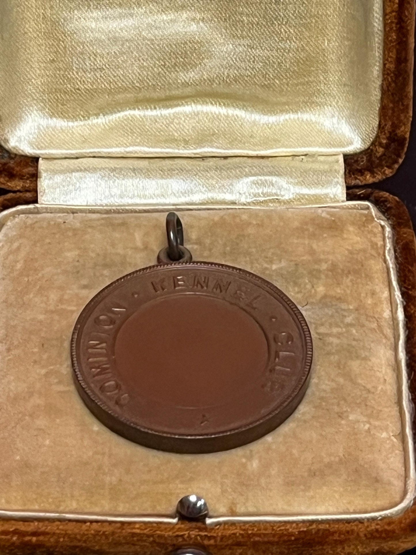 2 inch dominion kennel club medal n cool box  great gift