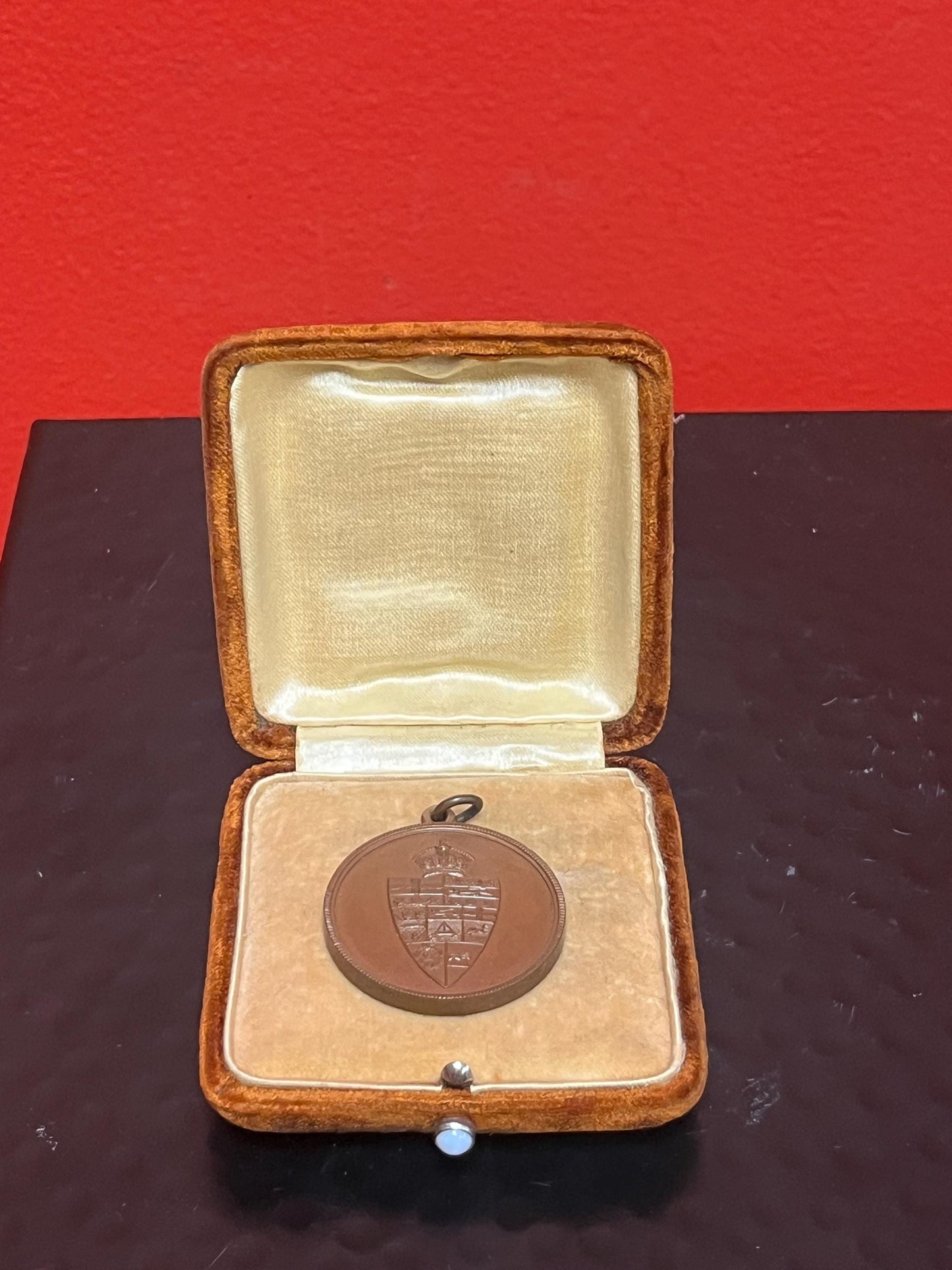 2 inch dominion kennel club medal n cool box  great gift