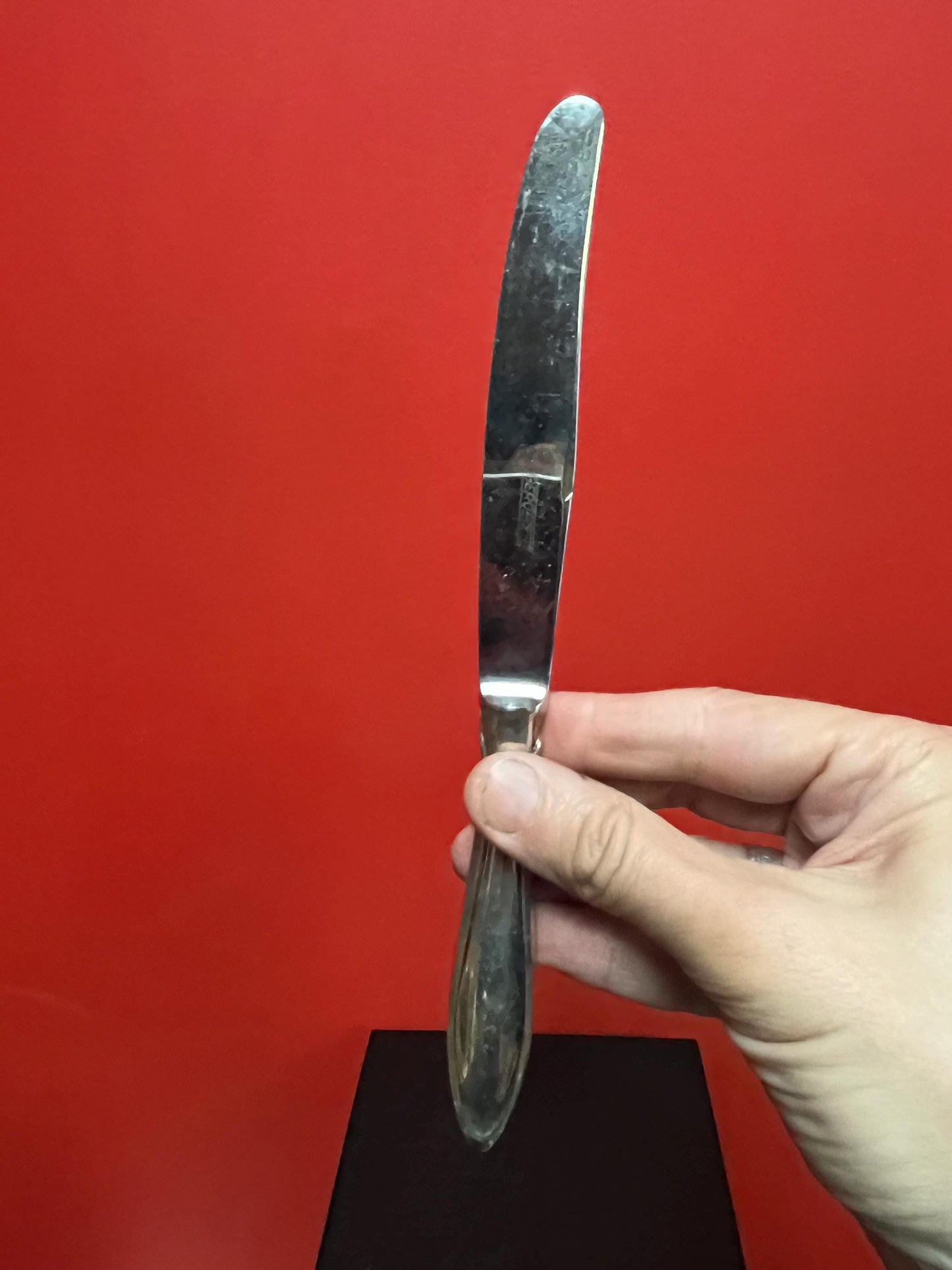 Gorgeous set of eight silver plated German dinner knives  great value  great condition need polishing and 10 inches long