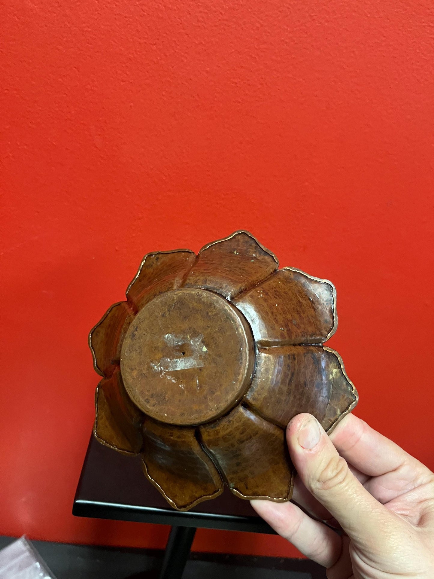 Antique  7 x 2“ tall copper hammered leaf shaped bowl  useful and wonderful decor  wow