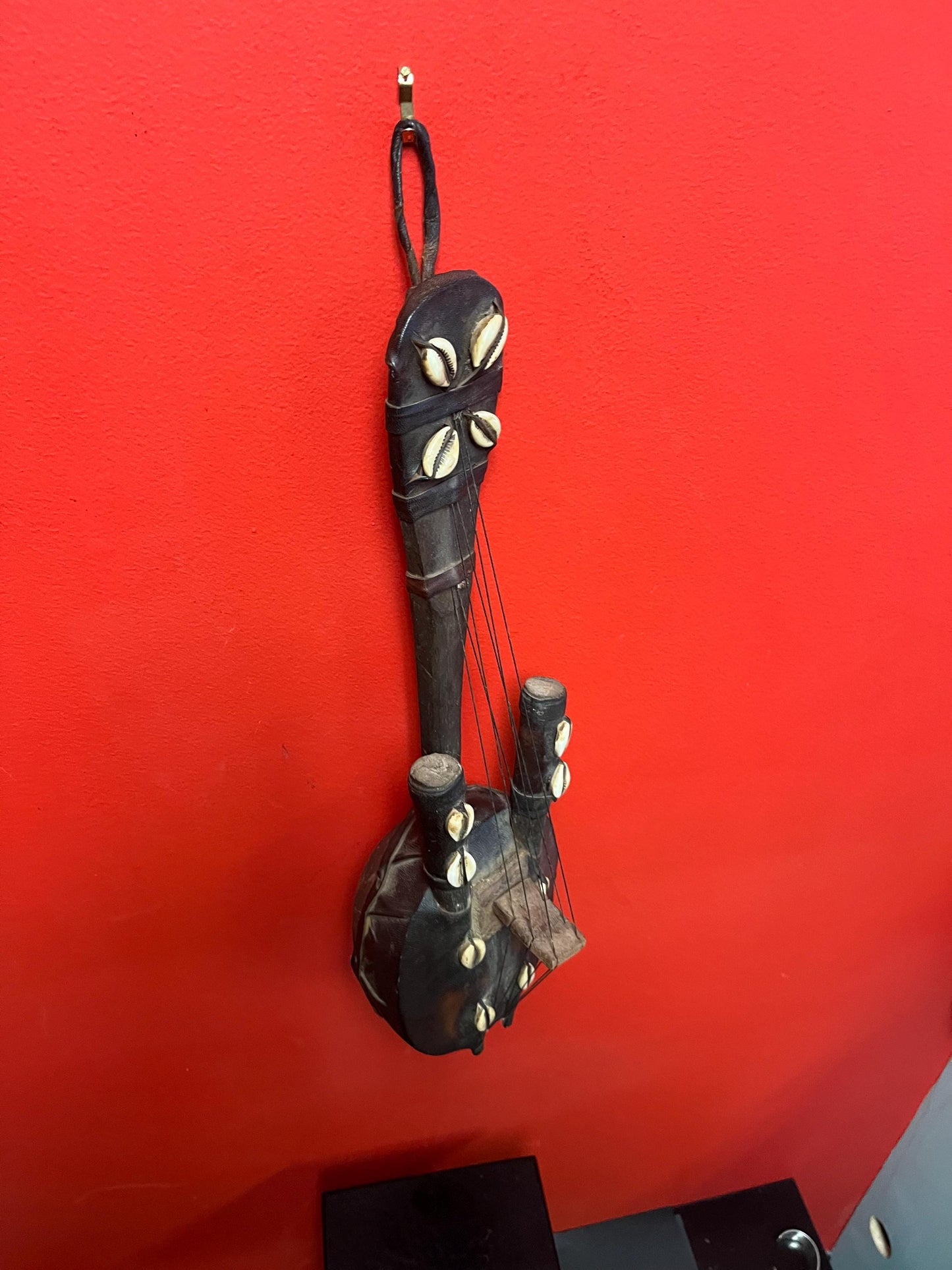 Amazing 19 x 5“ wide old oceanic coconut shell leather and shell guitar style instrument  wow