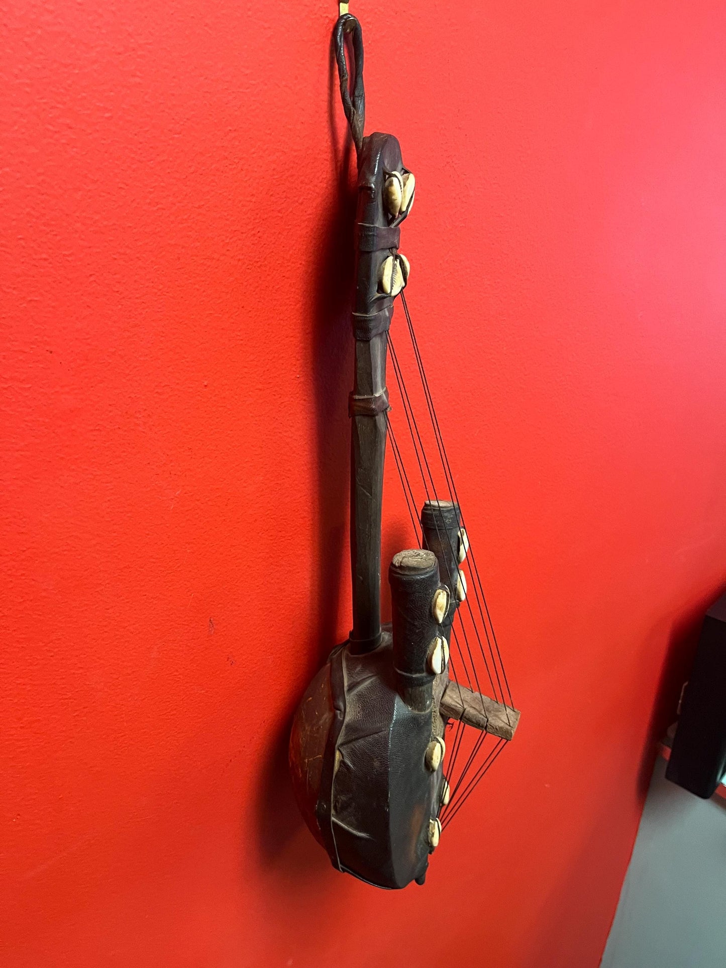 Amazing 19 x 5“ wide old oceanic coconut shell leather and shell guitar style instrument  wow