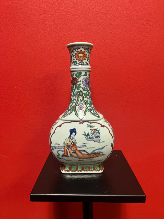 Lovely 10 inch tall signed Chinese porcelain vase with great unusual shape