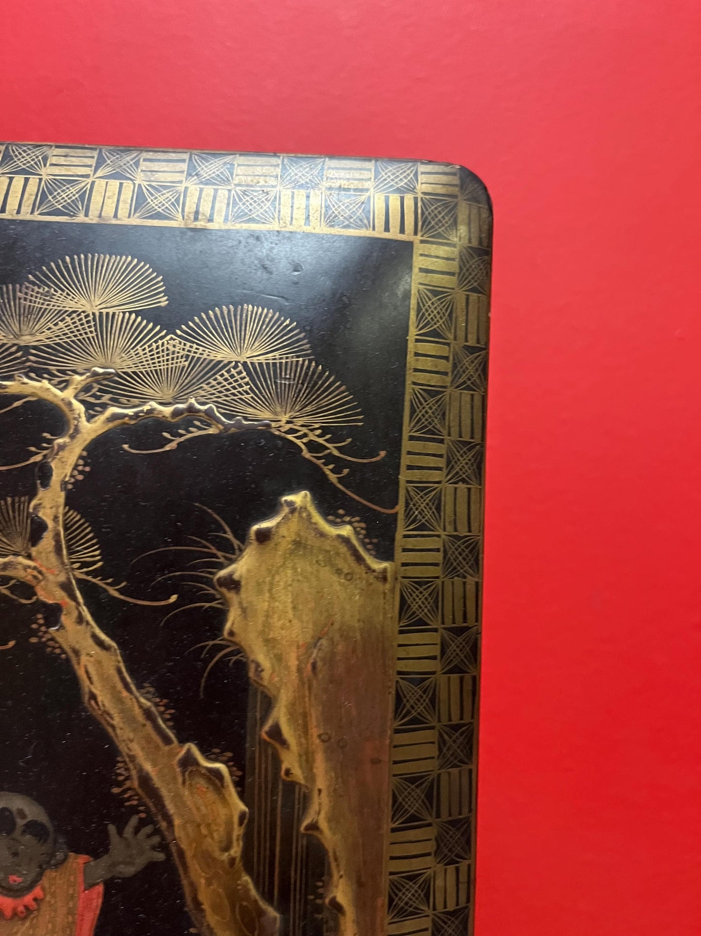 Stunning antique 11 x 6 x 4“ high Japanese lacquer and GILT box  very nice condition so see photos  wonderful detail