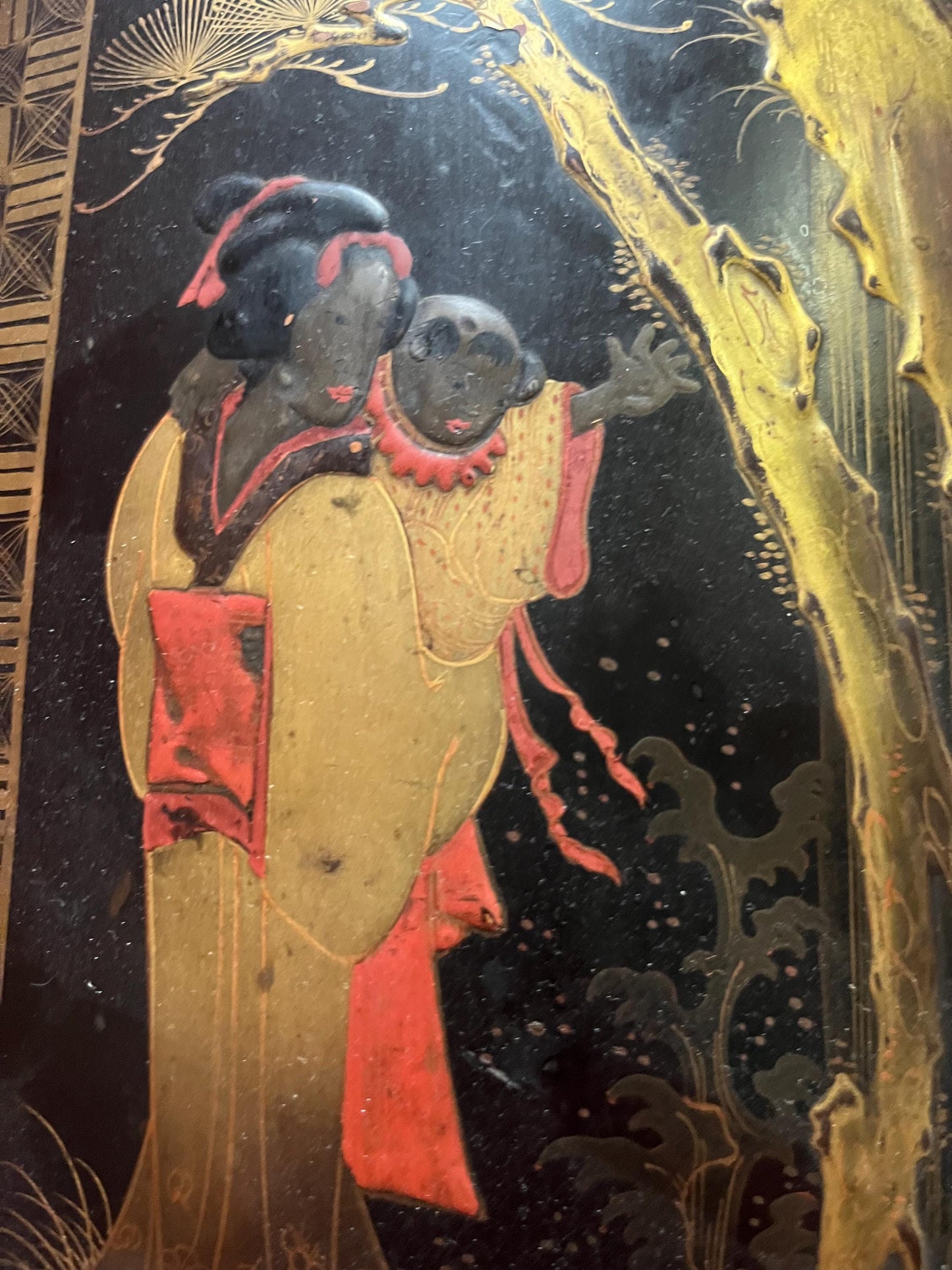 Stunning antique 11 x 6 x 4“ high Japanese lacquer and GILT box  very nice condition so see photos  wonderful detail