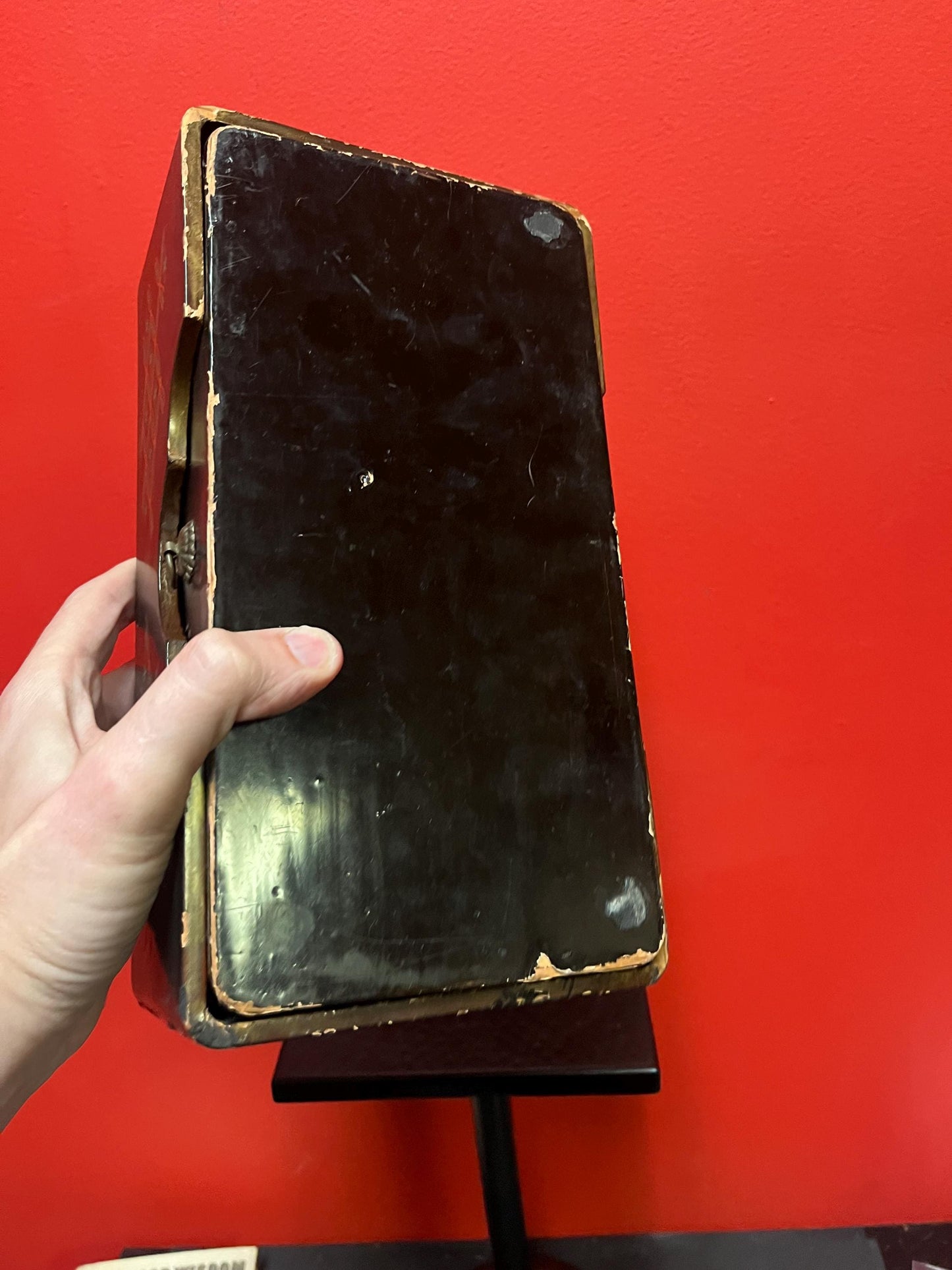 Stunning antique 11 x 6 x 4“ high Japanese lacquer and GILT box  very nice condition so see photos  wonderful detail