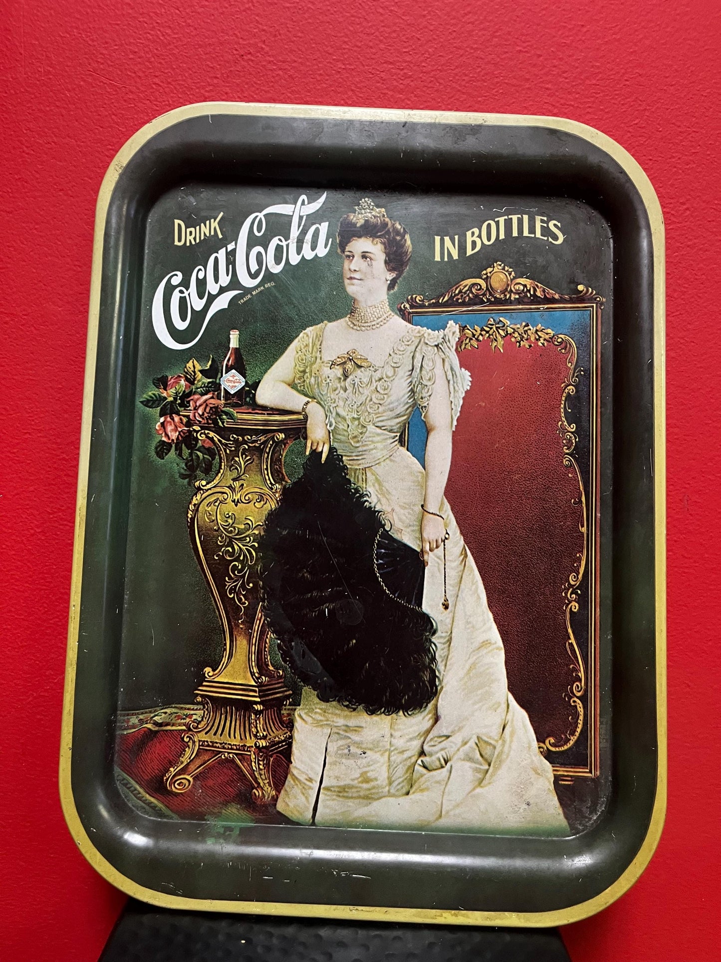 15 x 11 inch vinatge 1960s beautiful coke tray in good condition - great value  great gift -